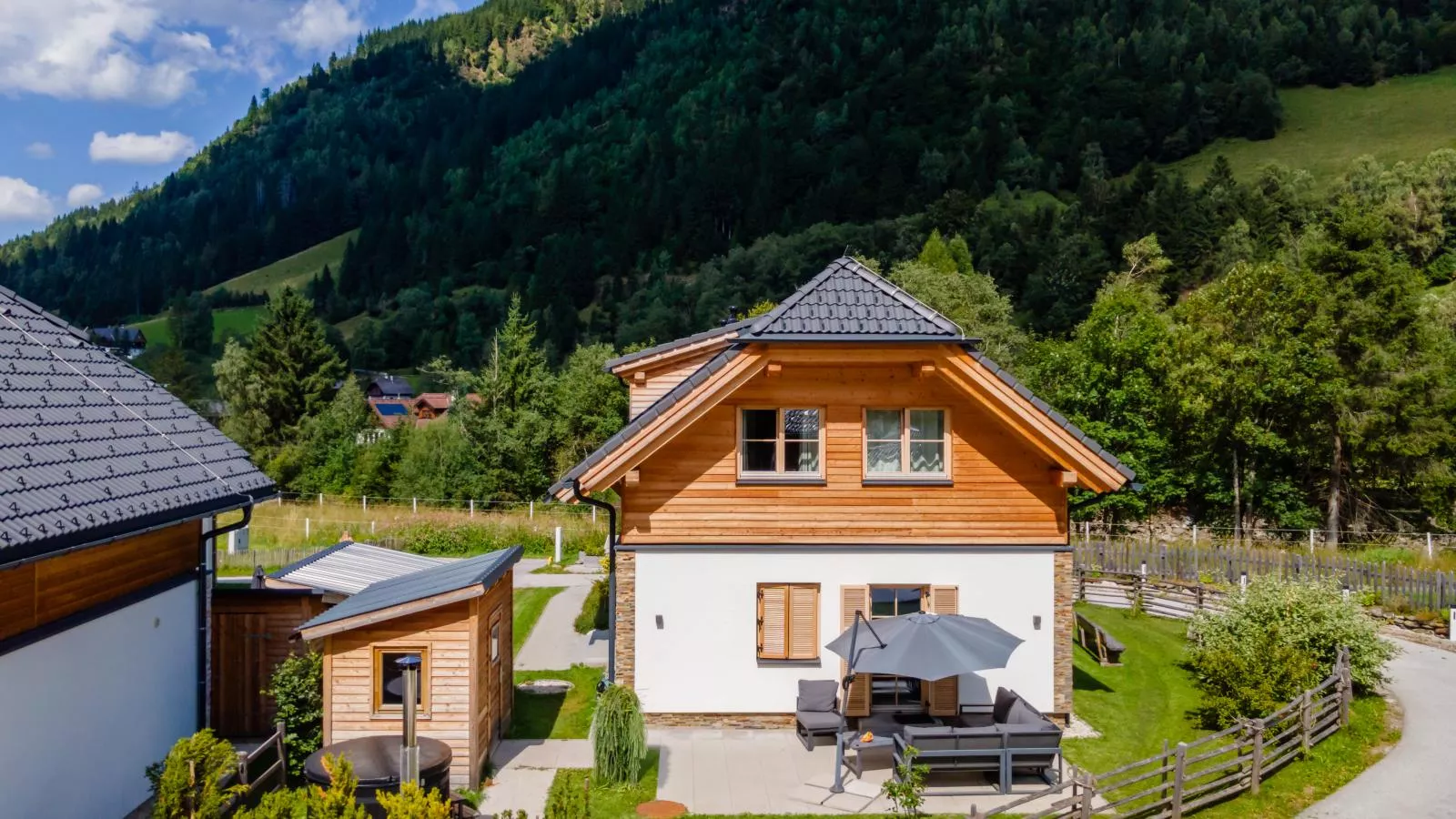 Donnersbach Lodge-Exterior in summer