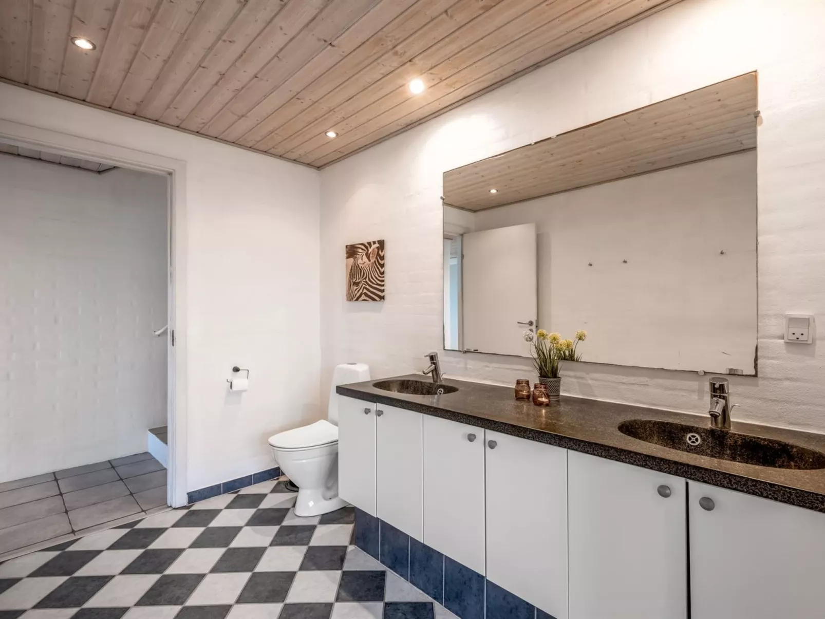 "Temjana" -  from the sea-Inside