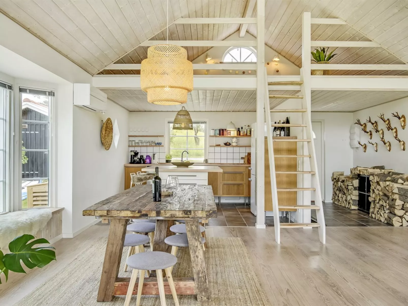 "Bernadete" - 50m to the fjord-Inside