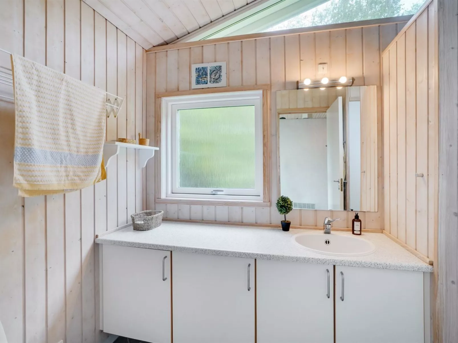 "Aameek" - 3km from the sea-Inside