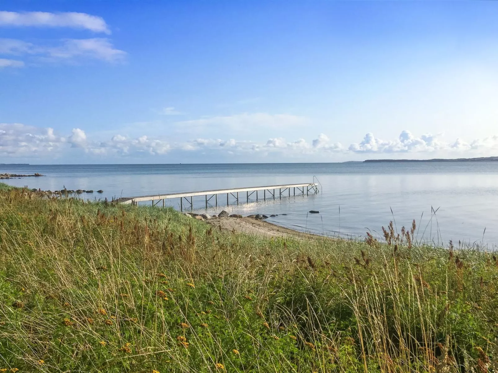 "Regni" - 300m to the fjord-Outside