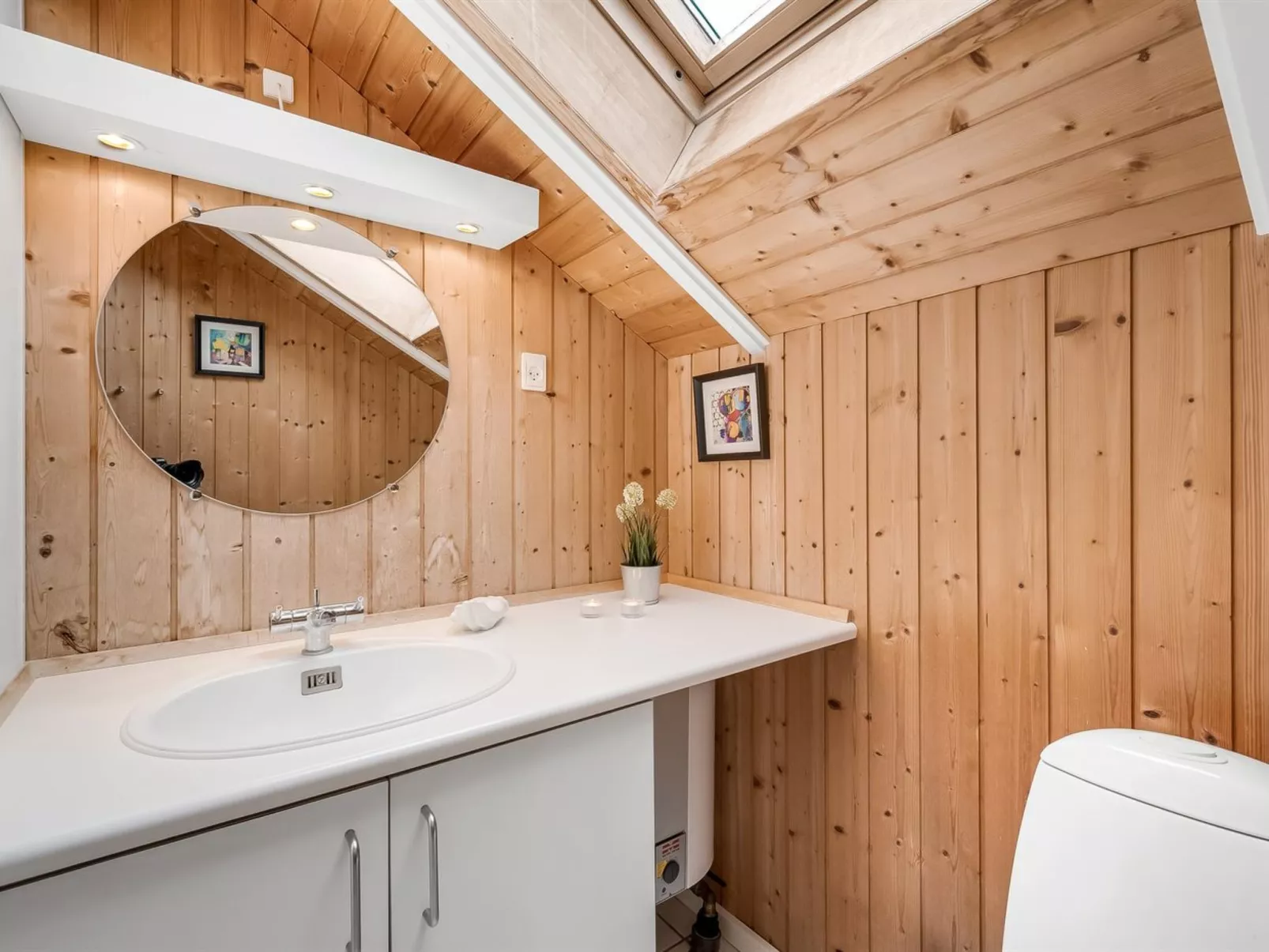 "Lonne" - 750m to the fjord-Inside