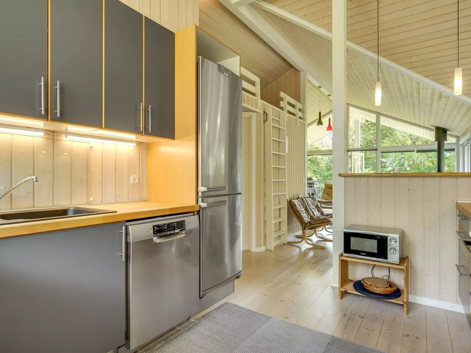 "Anemone" - 700m from the sea-Drinnen