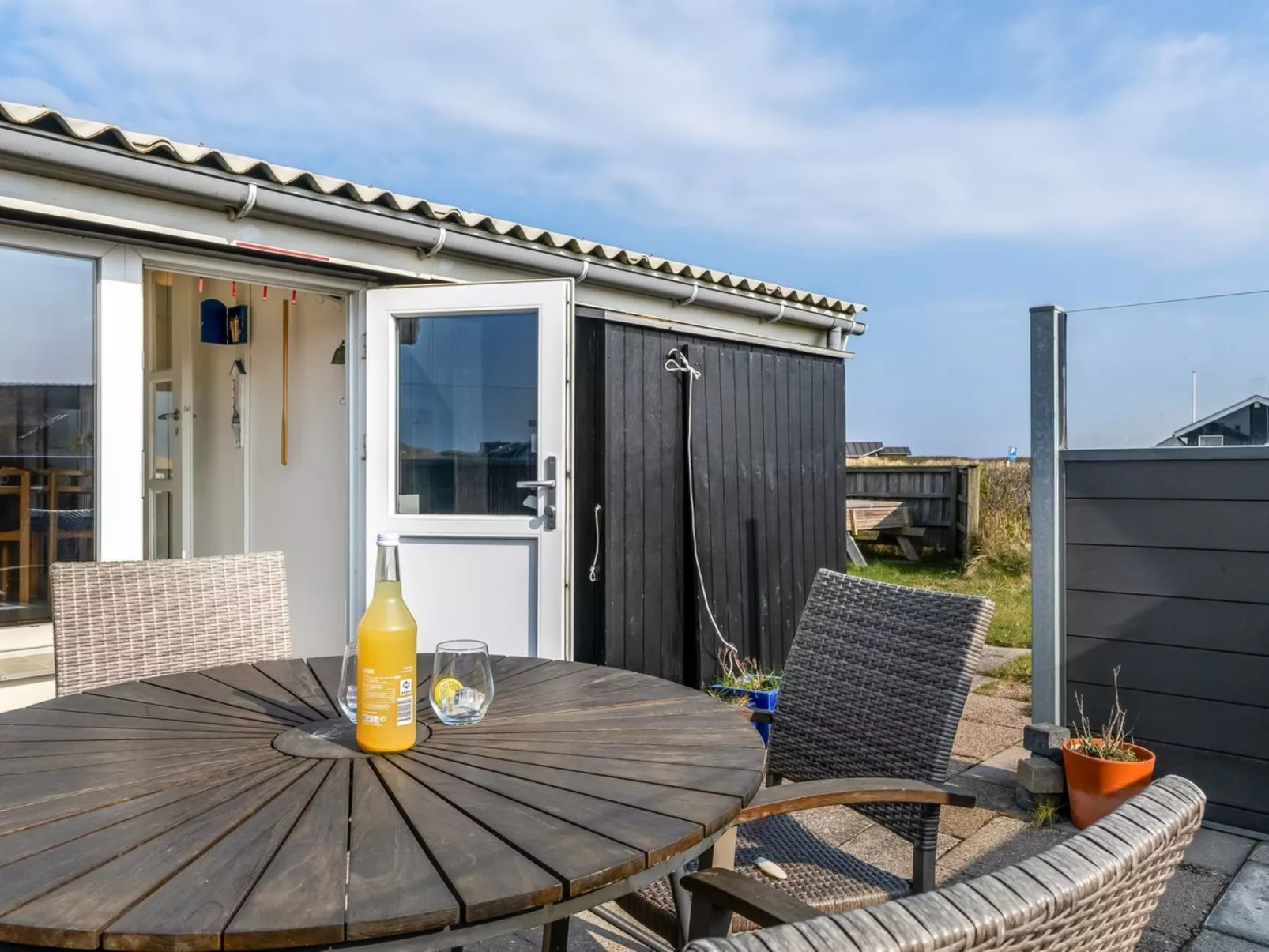 "Holger" - 50m from the sea-Outside