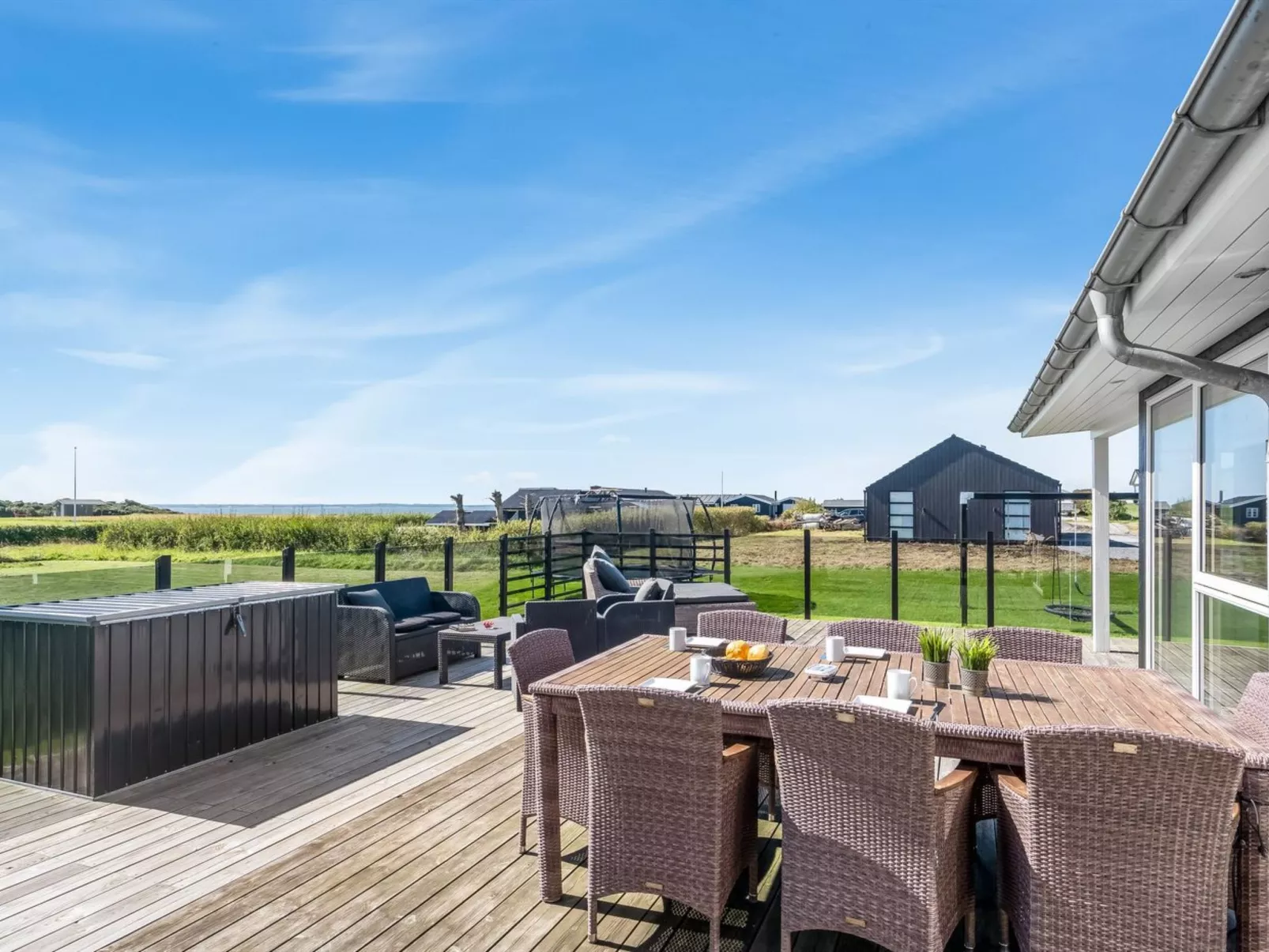 "Ginia" - 150m to the fjord-Draußen