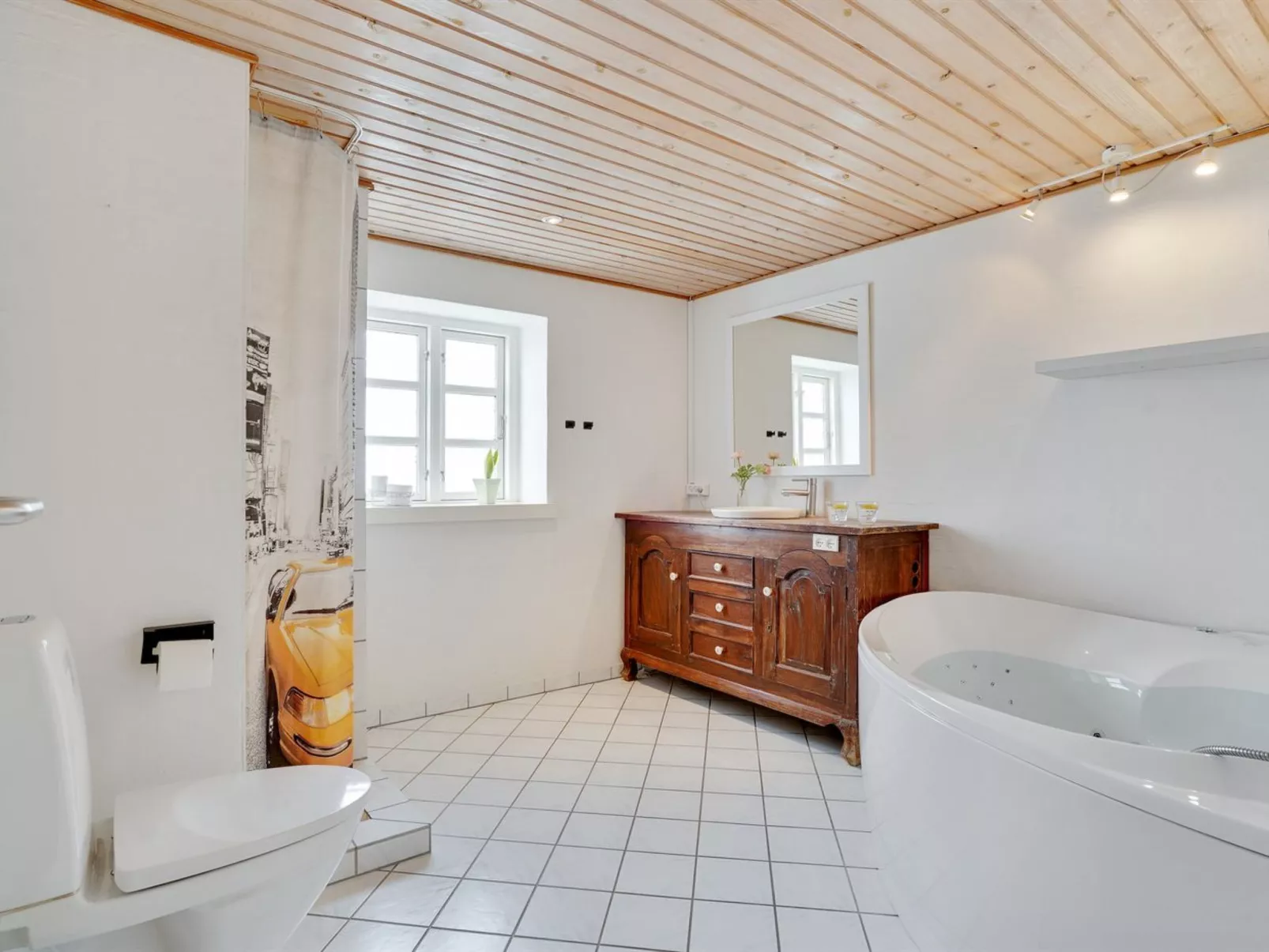 "Folkar" - 3km to the fjord-Inside