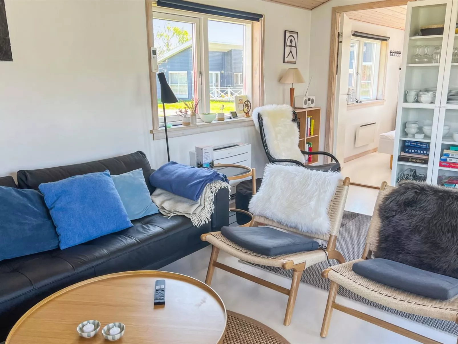 "Carlie" - 2.8km from the sea-Inside