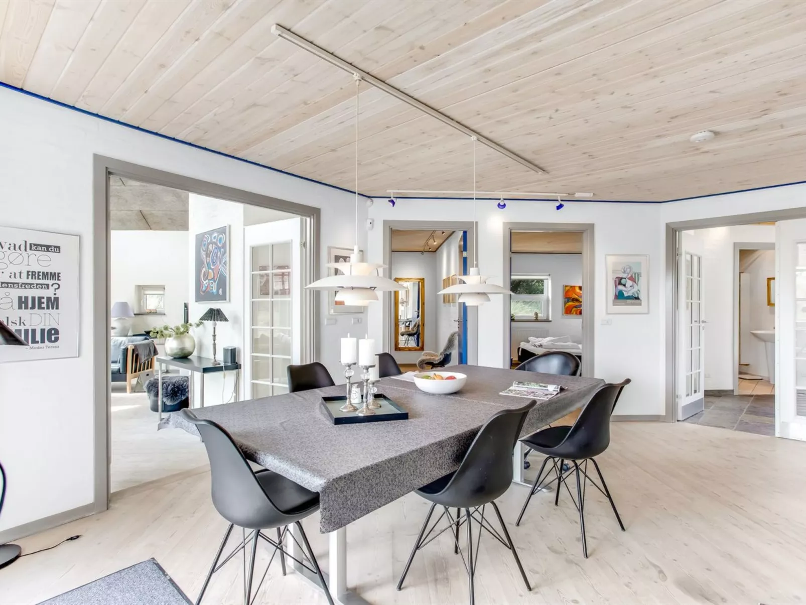 "Sjamme" - 1.2km from the sea-Inside