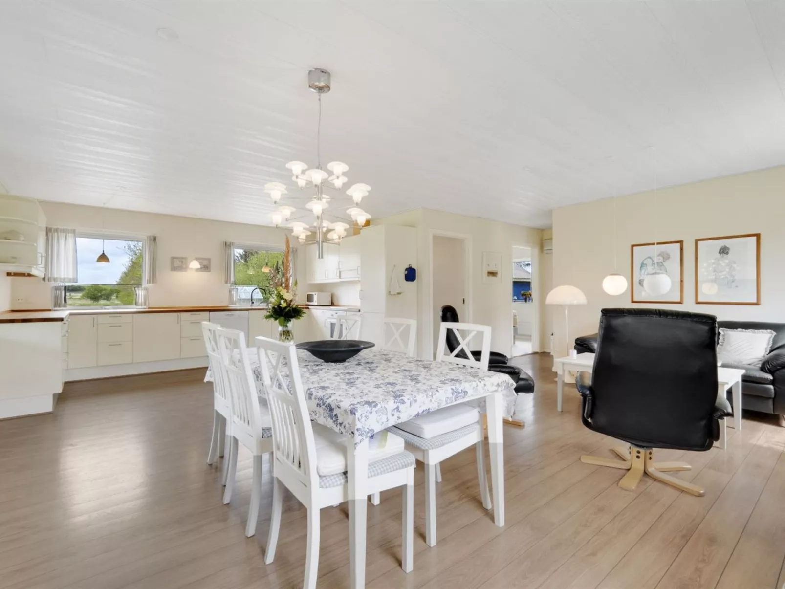 "Mikkeline" - 400m to the fjord-Drinnen