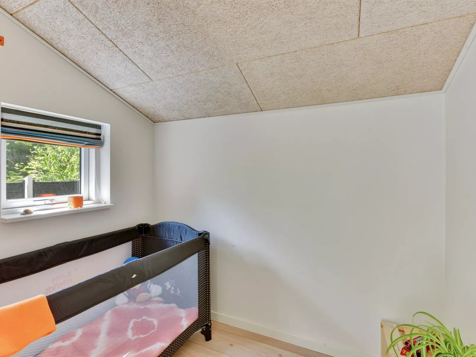 "Elena" - 800m to the fjord-Inside