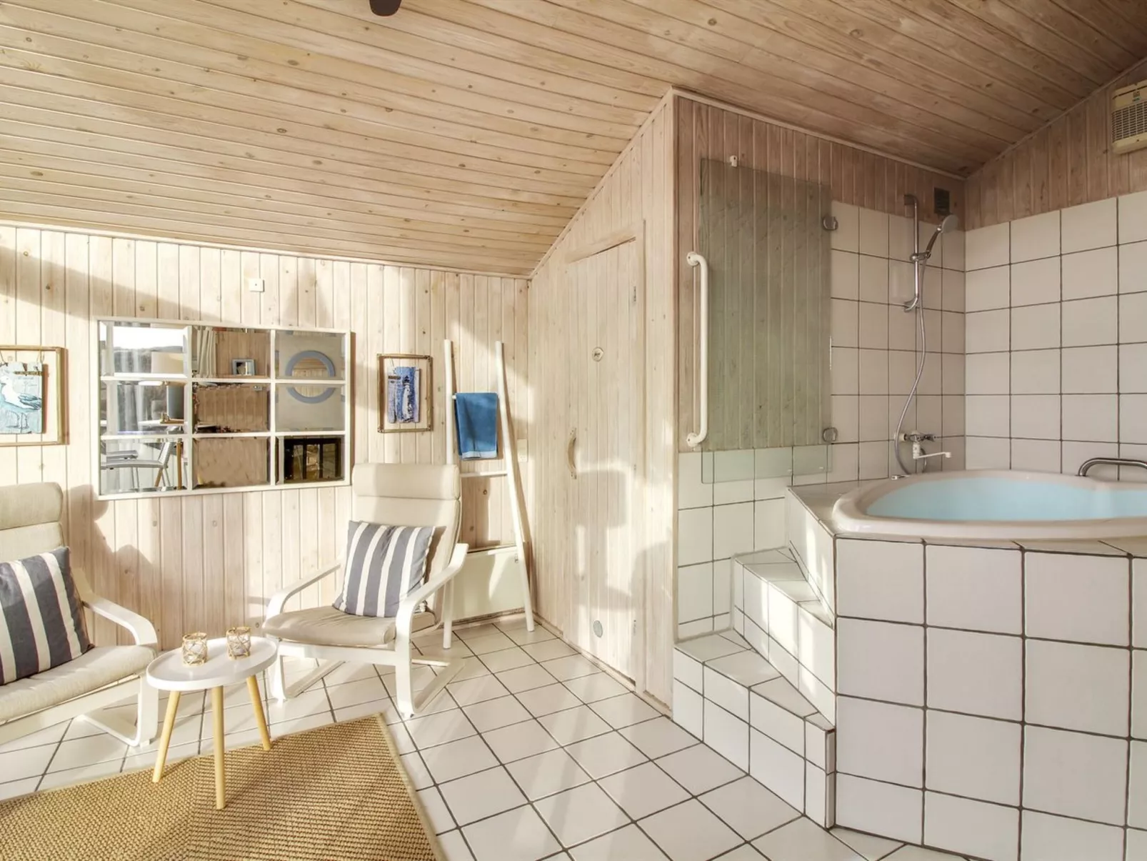 "Rutha" - 45m from the sea-Drinnen