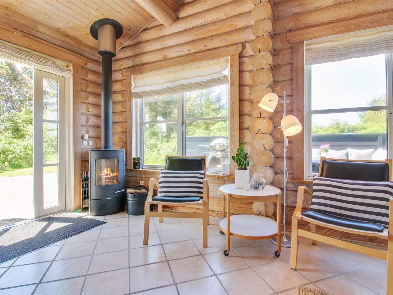 "Salmund" - 600m from the sea-Inside