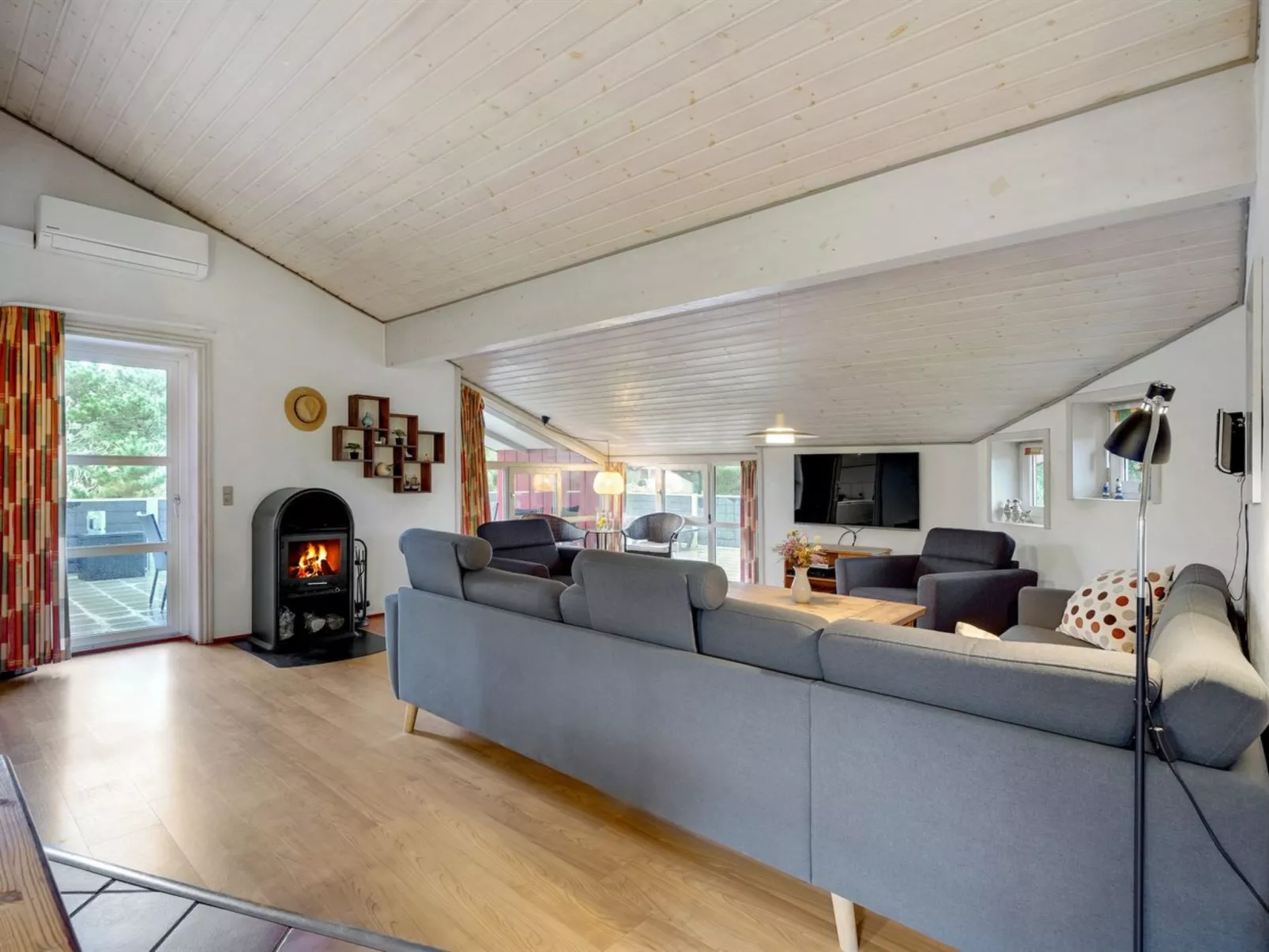 "Asdis" - 2.8km from the sea-Drinnen