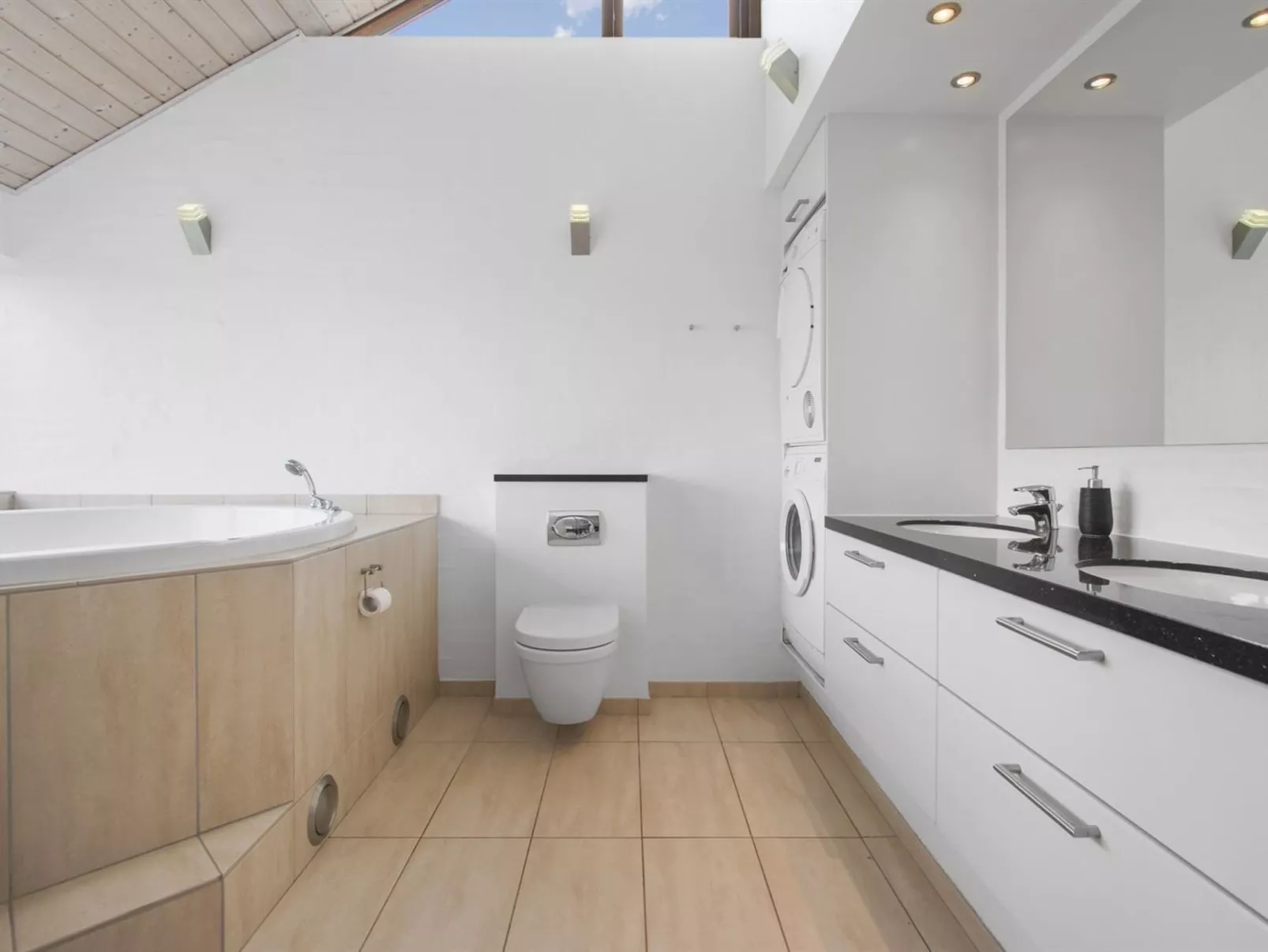 "Ilmatar" - 650m from the sea-Inside