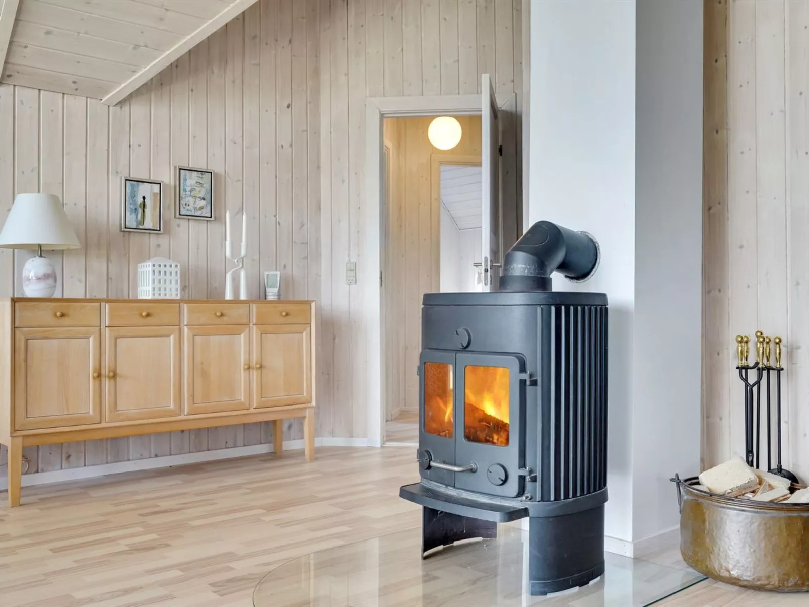 "Allin" - 1km from the sea-Drinnen