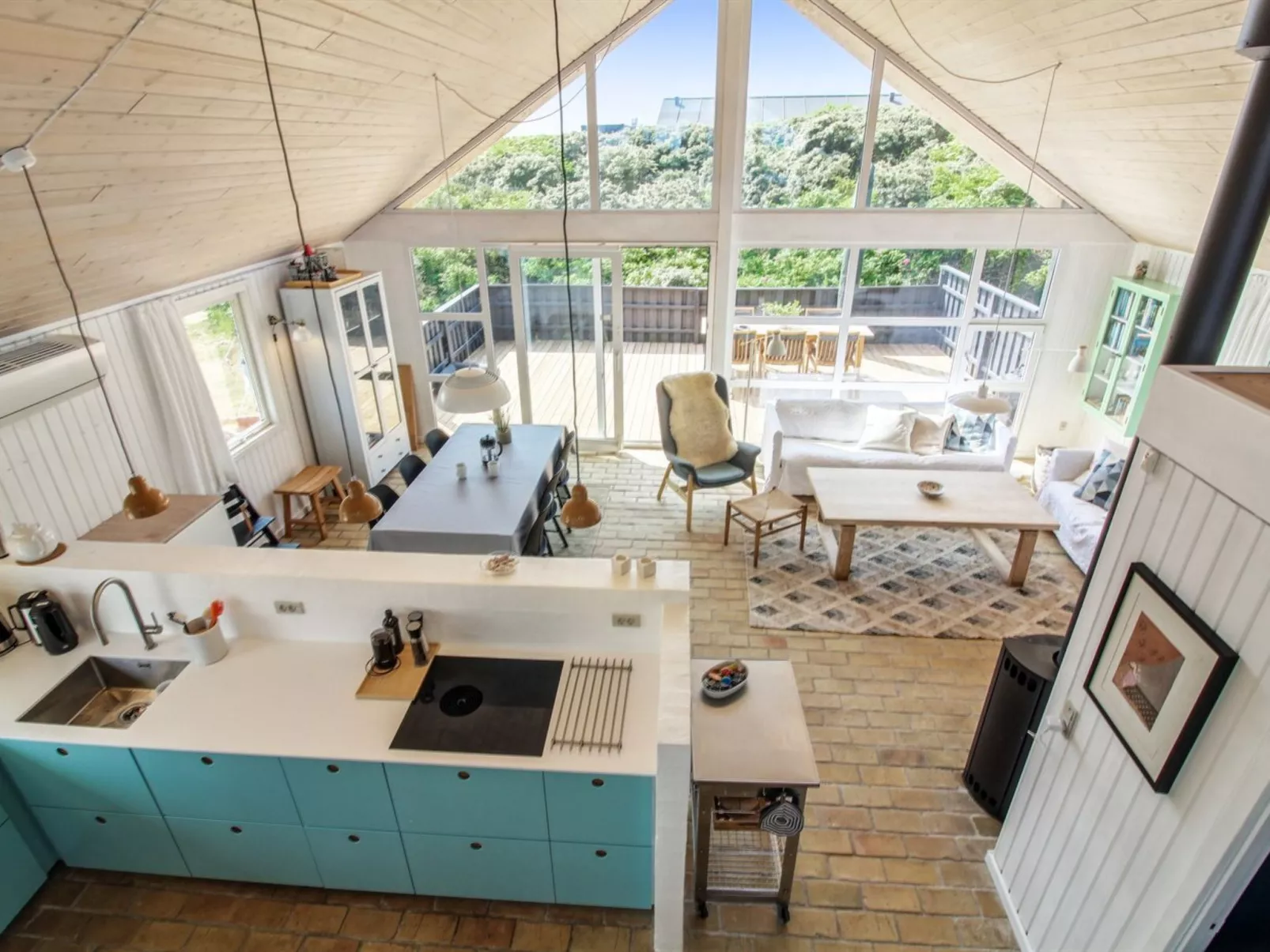 "Harry" - 100m from the sea-Dedans