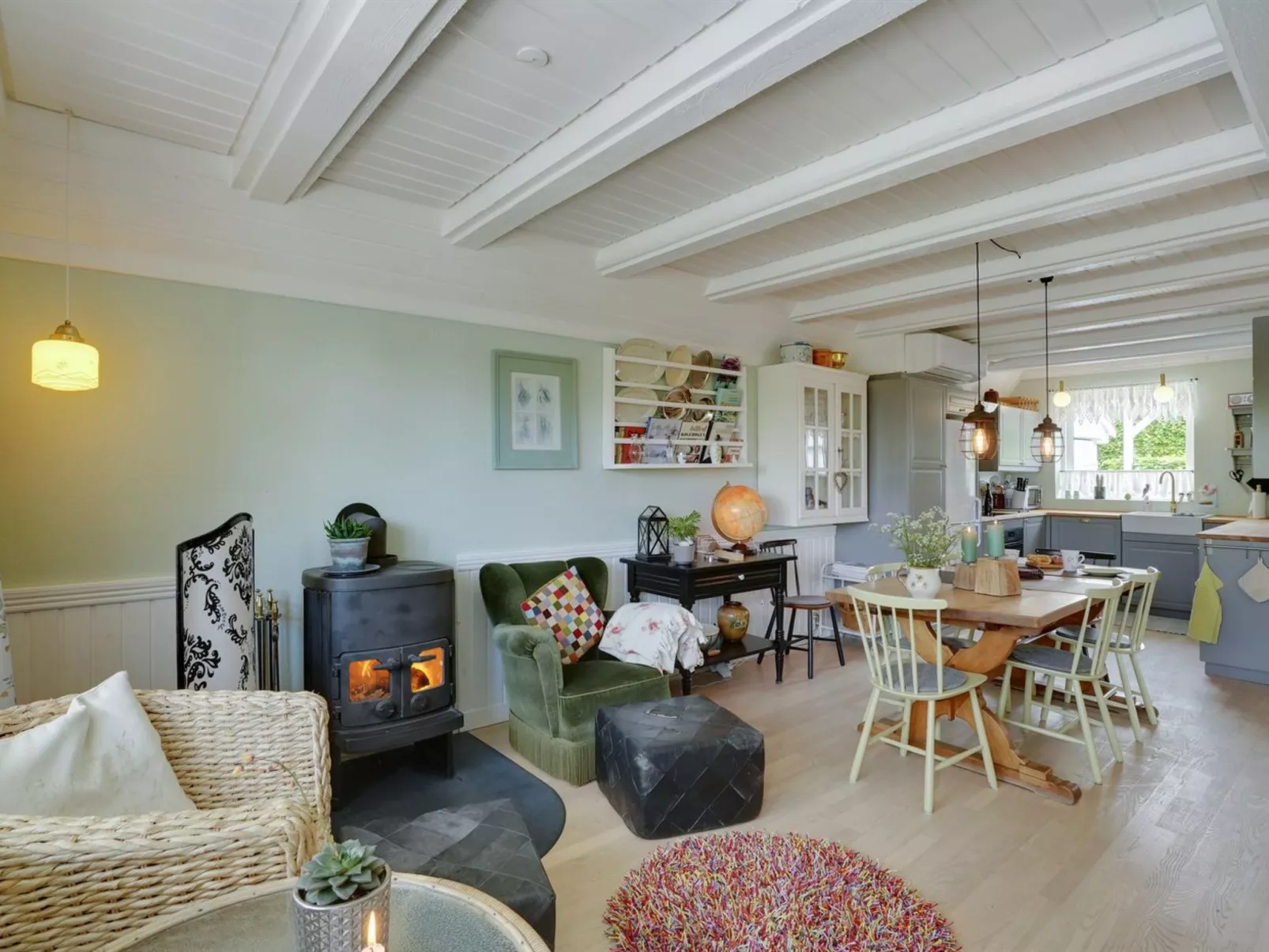 "Tamer" - 500m to the fjord-Drinnen