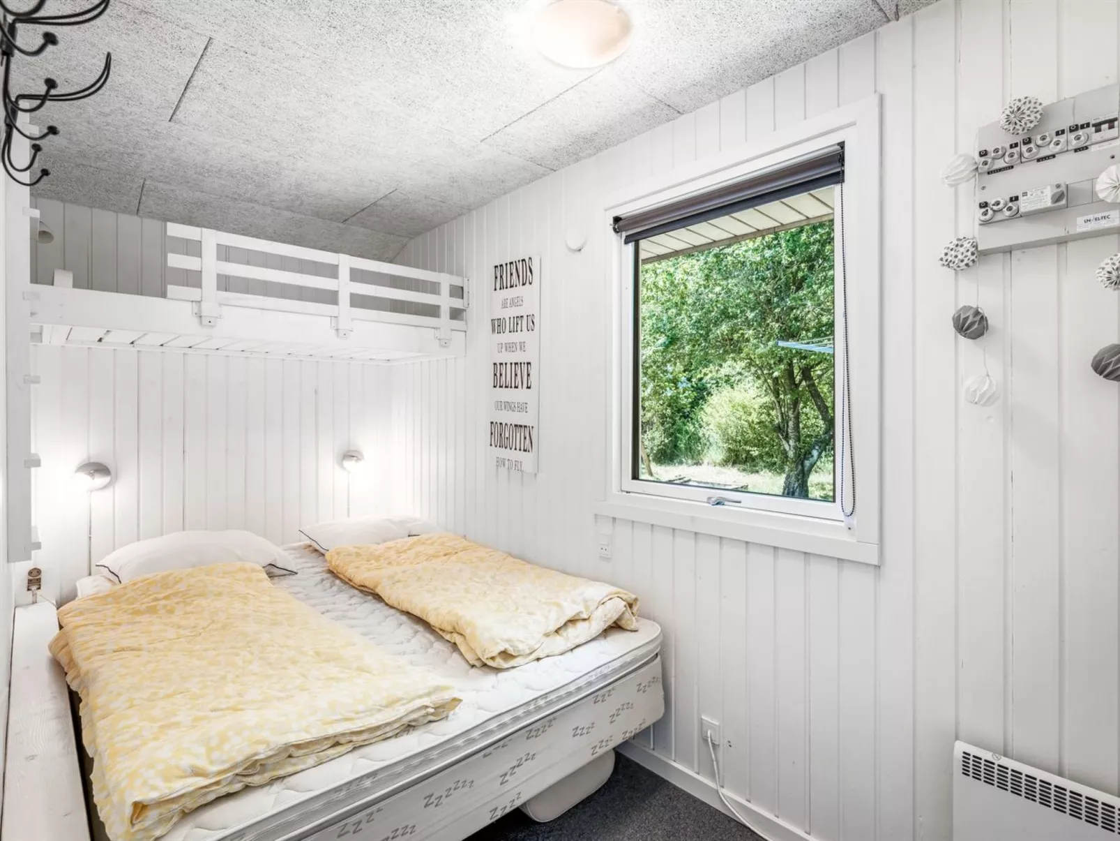 "Sebine" - 400m to the fjord-Dedans