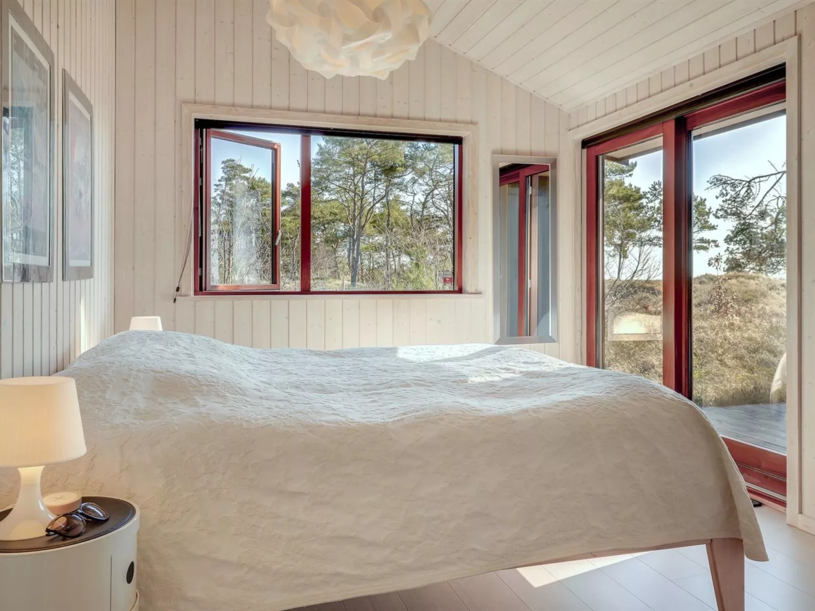 "Unto" - 25m from the sea-Drinnen