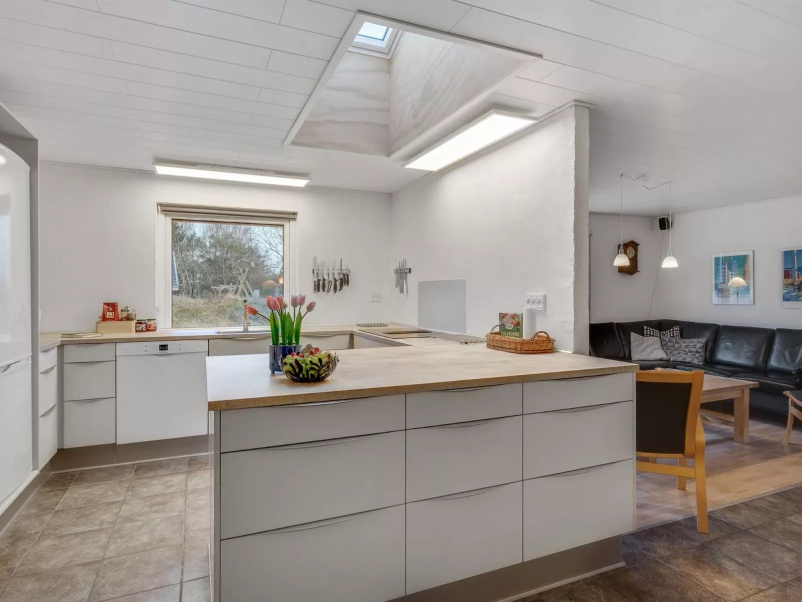 "Vicktoria" - 500m to the fjord-Drinnen