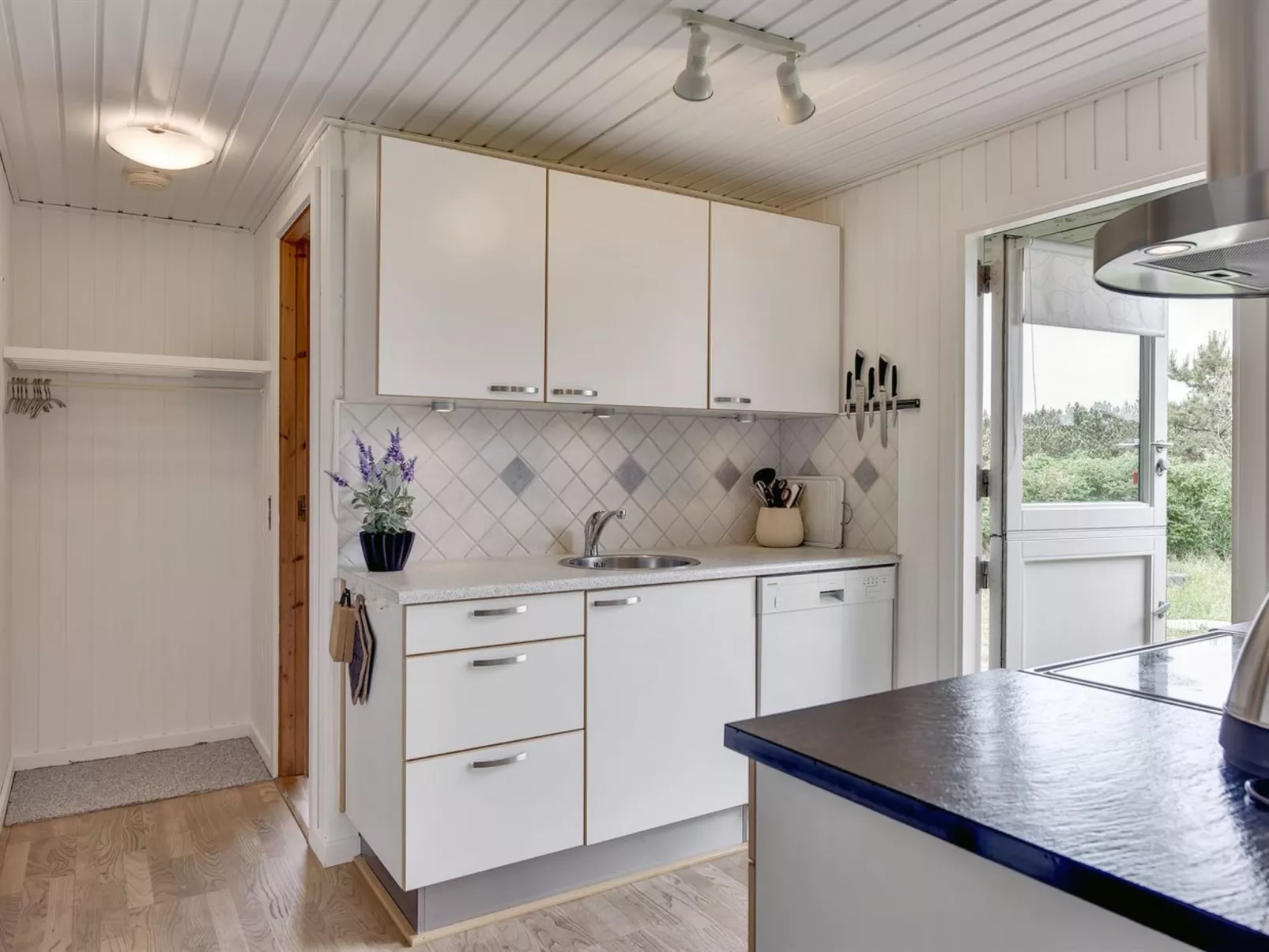 "Tjordis" - 600m to the fjord-Dedans