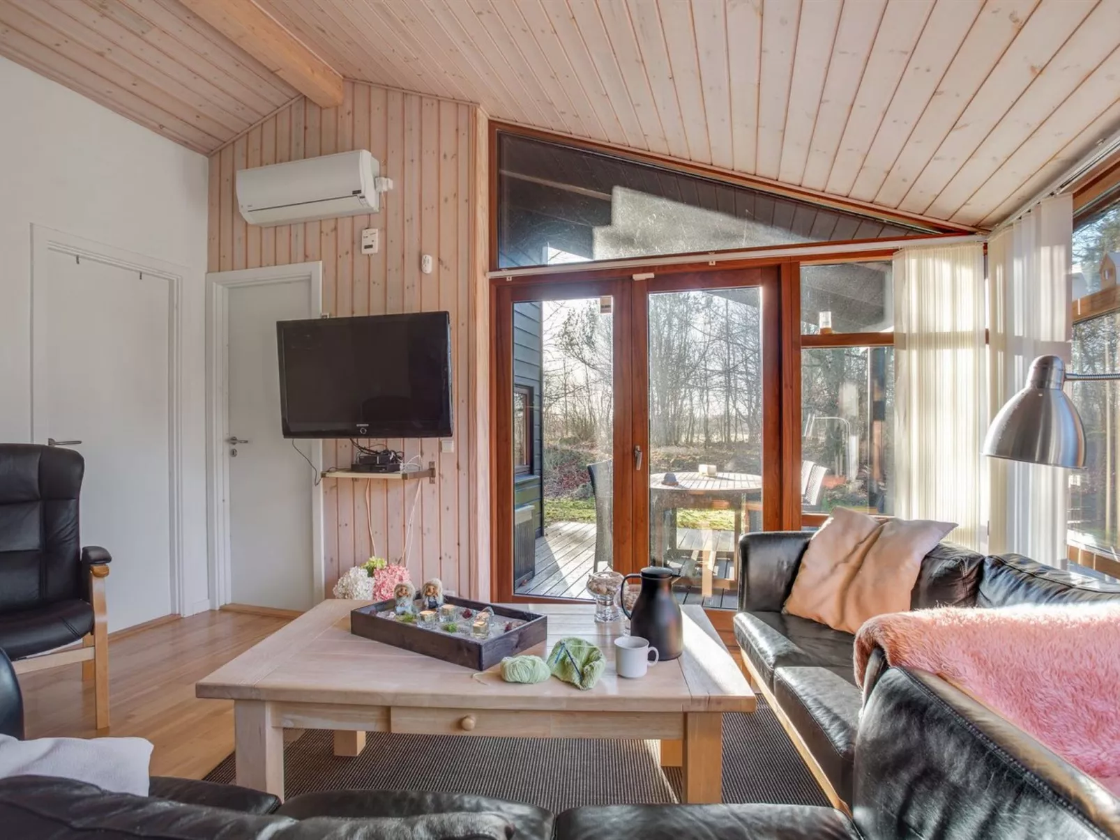 "Østmar" - 1.2km from the sea-Inside