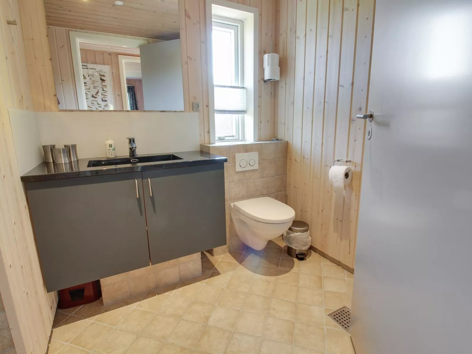 "Maika" - 800m to the fjord-Drinnen