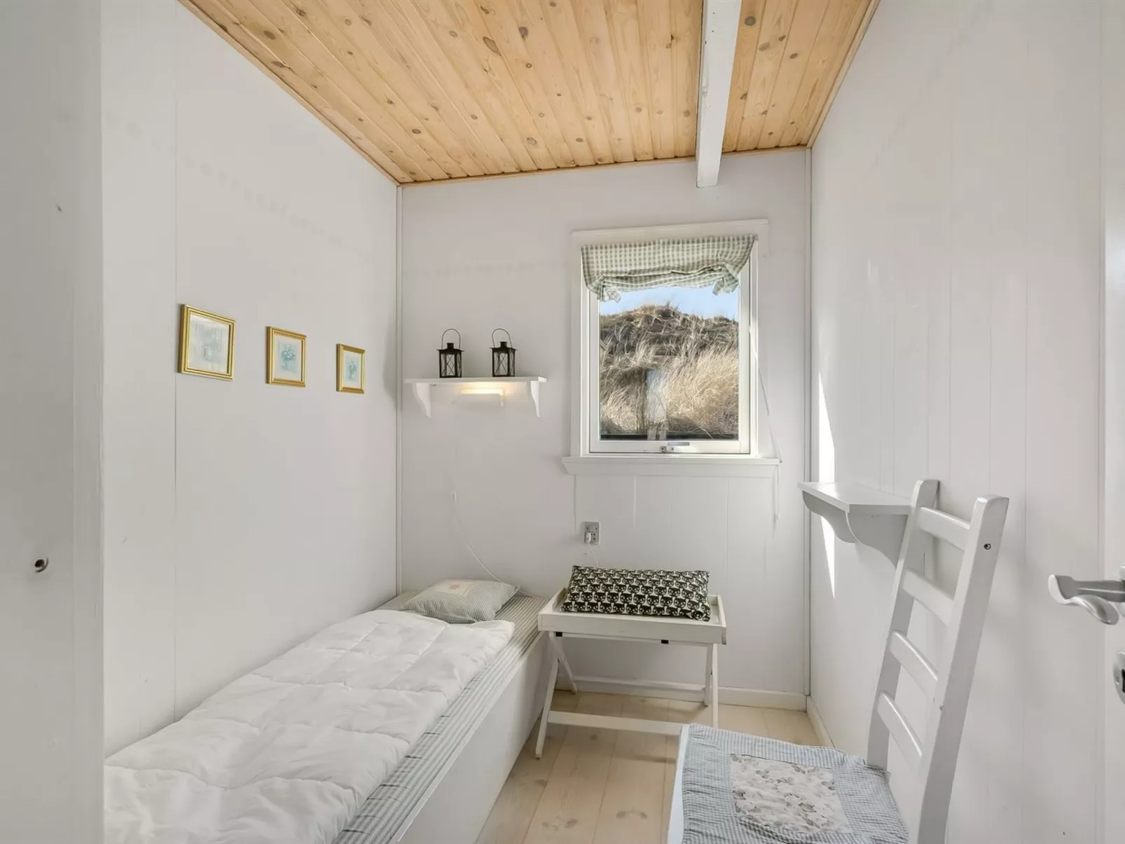 "Vina" - 200m to the fjord-Inside