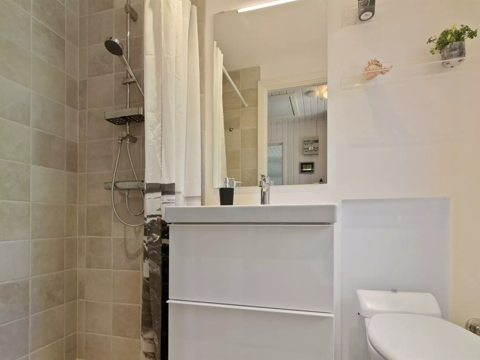 "Ronja" - 300m from the sea-Drinnen