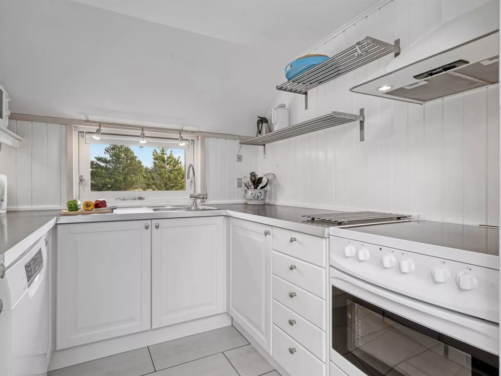 "Kenny" - 1.2km from the sea-Inside