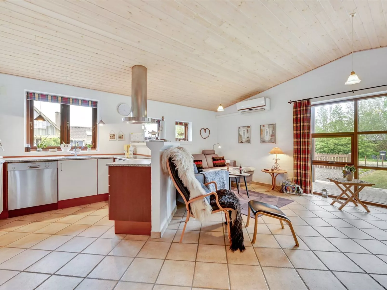 "Rika" - 525m to the fjord-Inside