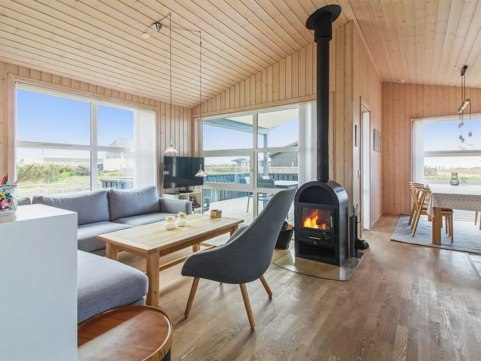 "Eyvin" - 100m from the sea-Inside