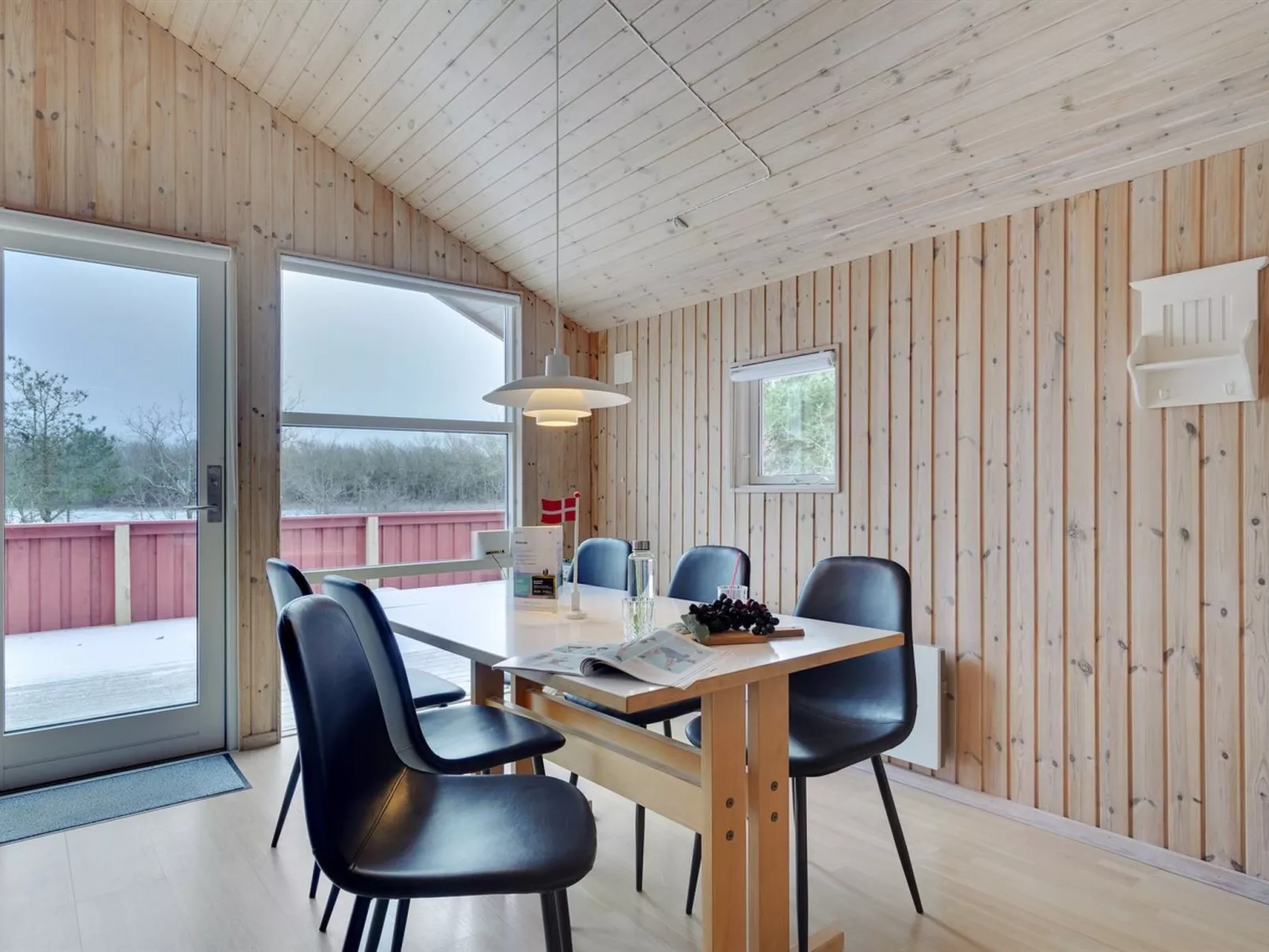 "Halla" - 200m to the fjord-Dedans