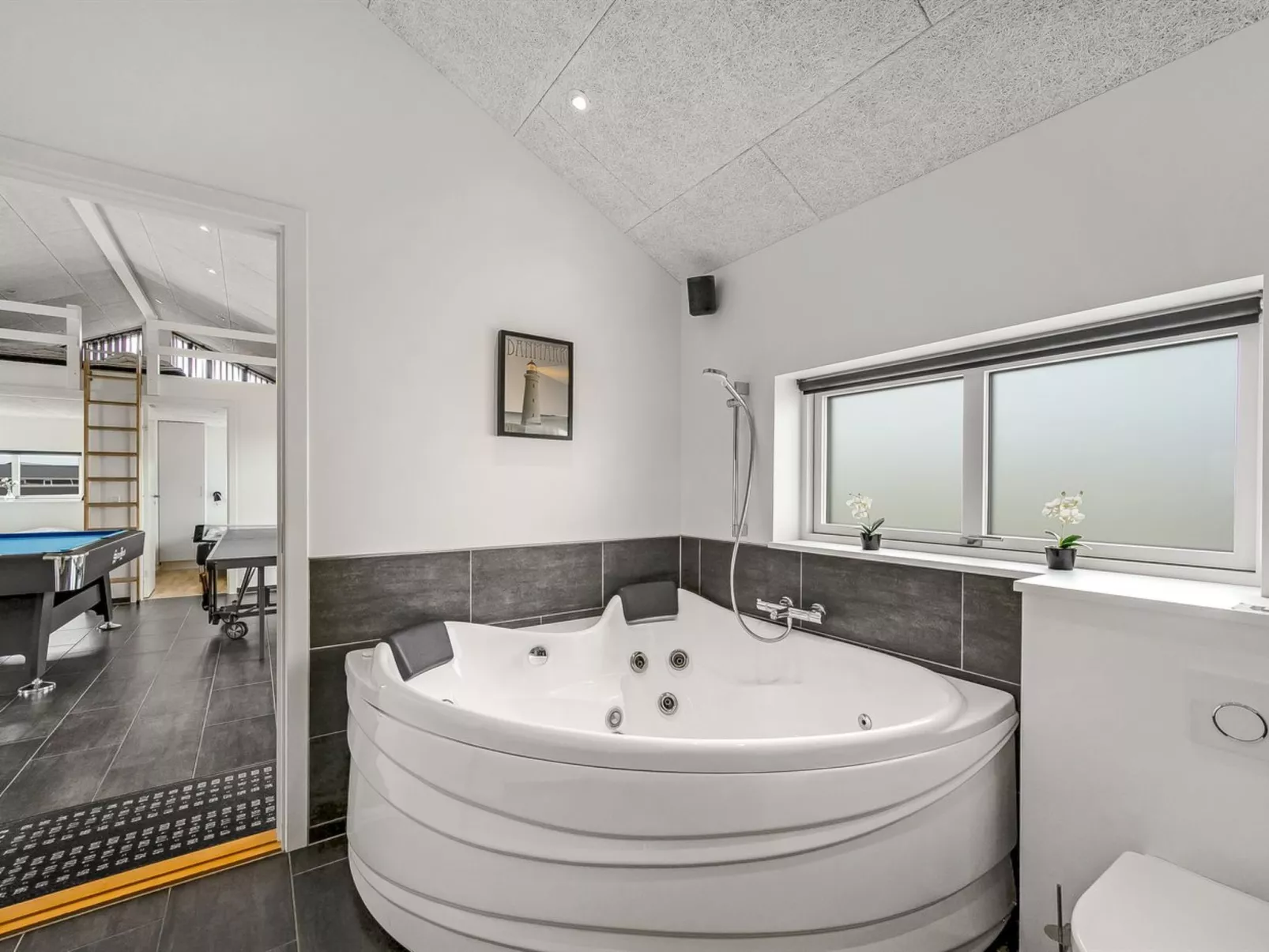 "Ennie" -  from the sea-Inside