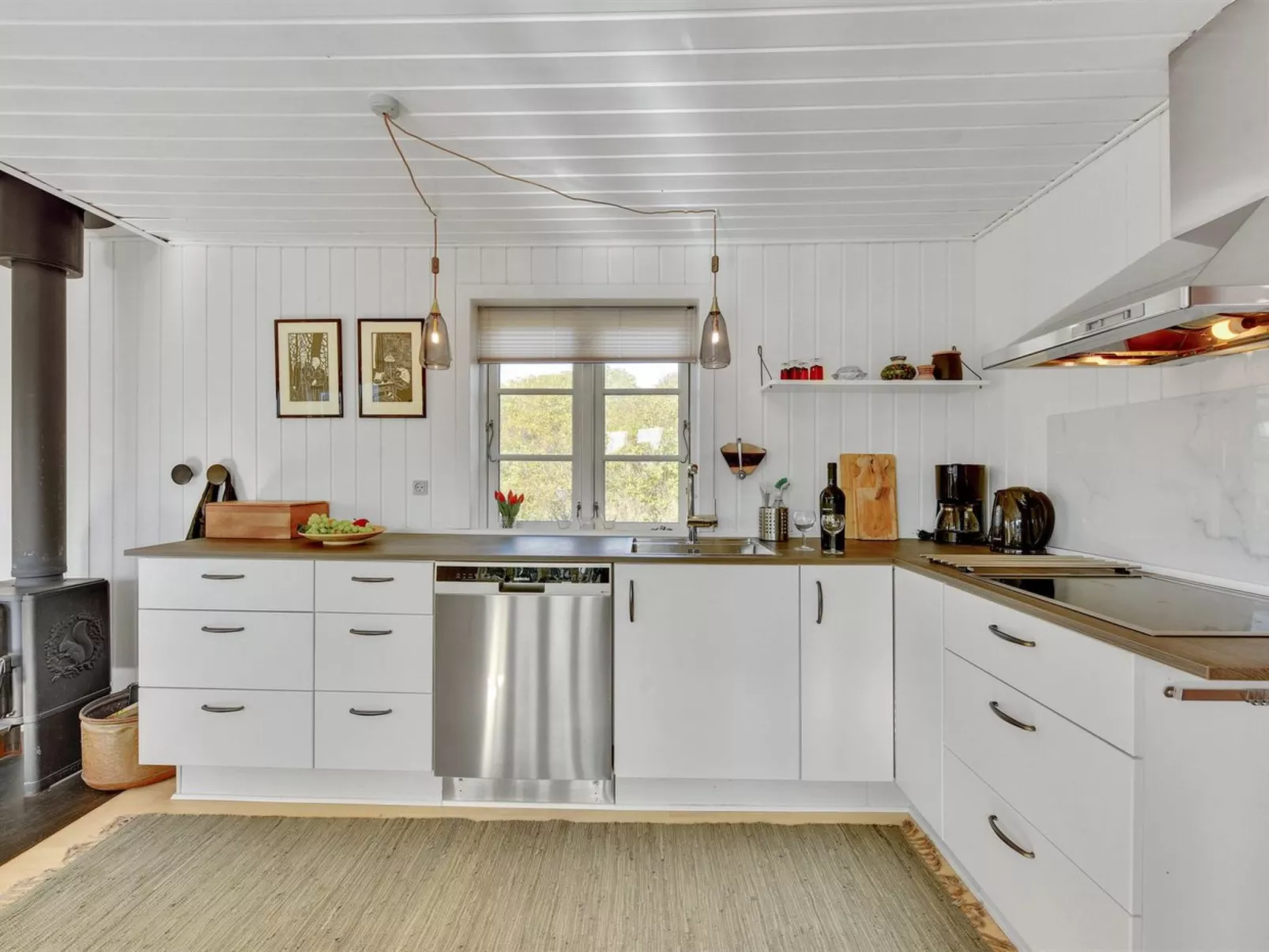 "Ayu" - 100m from the sea-Drinnen