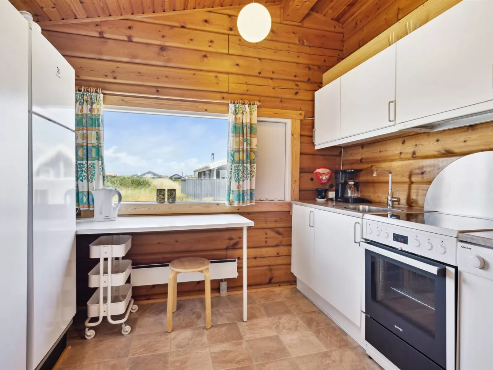 "Evelin" -  from the sea-Drinnen