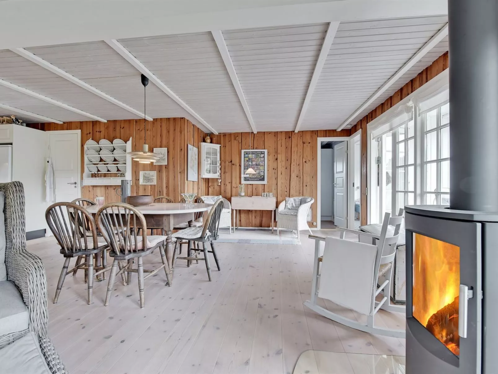 "Dines" - 1km from the sea-Inside