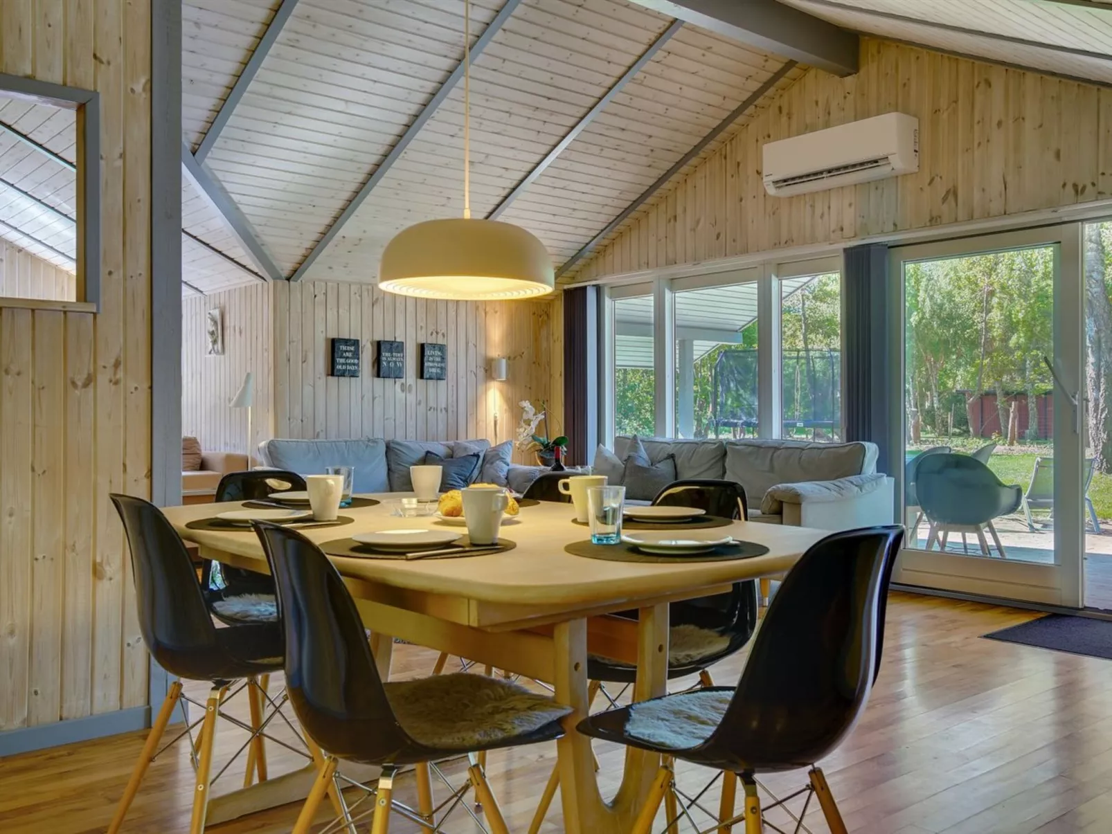 "Sida" - 600m from the sea-Drinnen