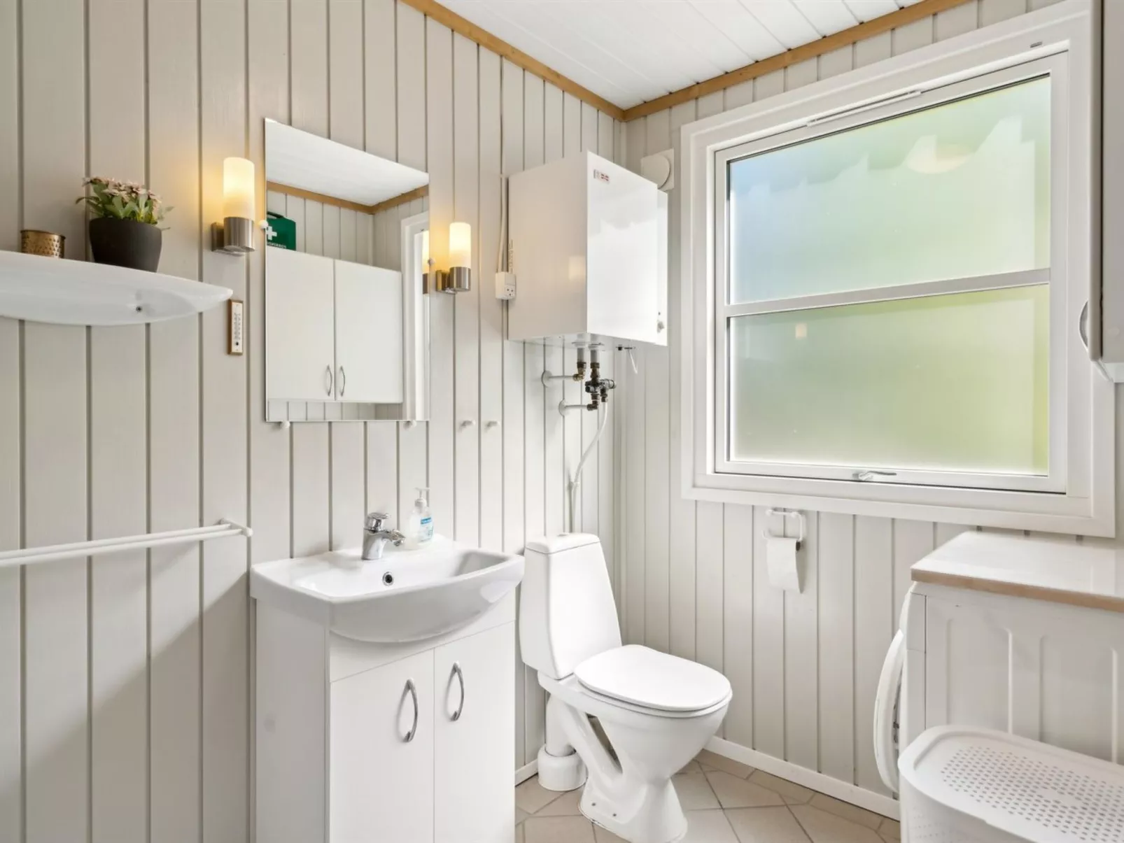 "Hunding" - 7km from the sea-Inside