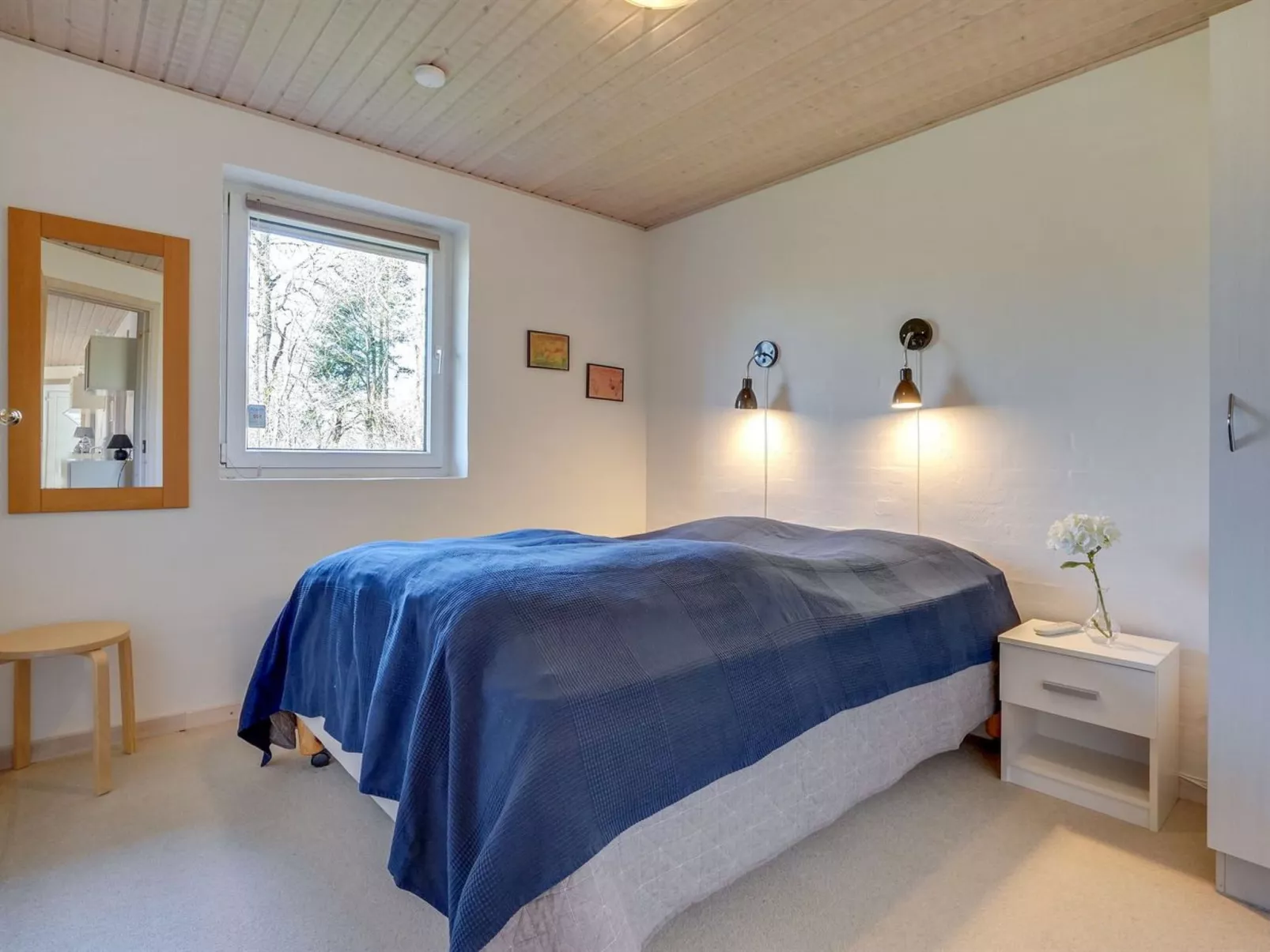 "Wyatt" - 30km from the sea-Inside