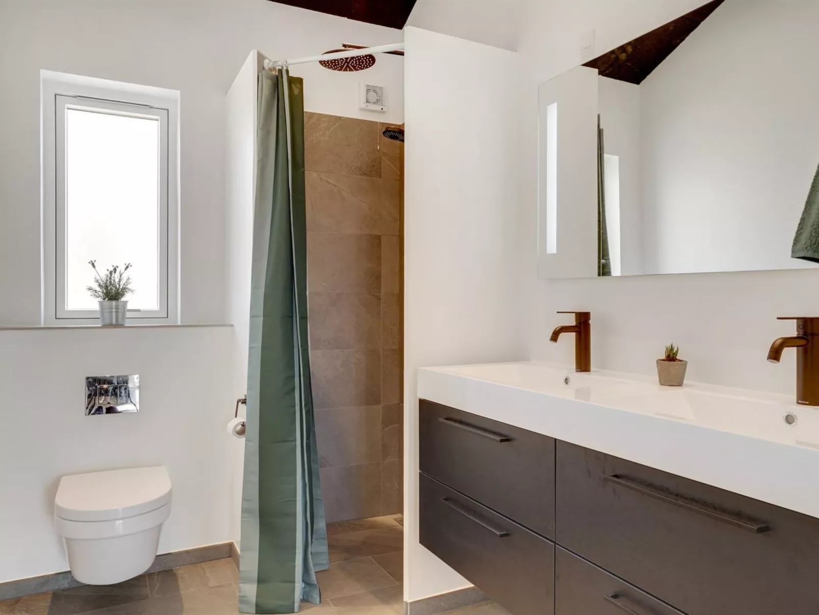 "Moreen" - 1.5km from the sea-Inside