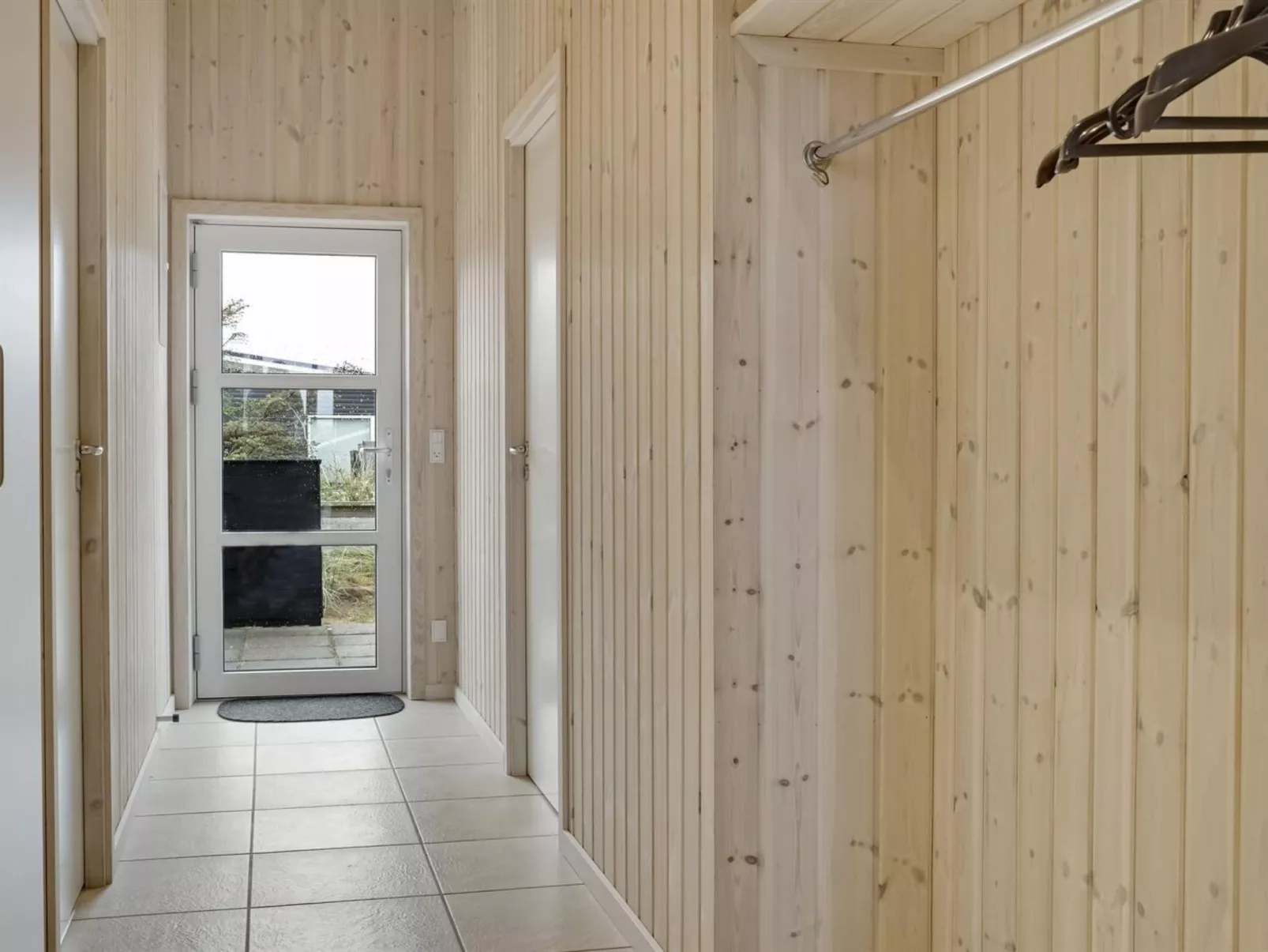 "Mavis" - 800m from the sea-Inside