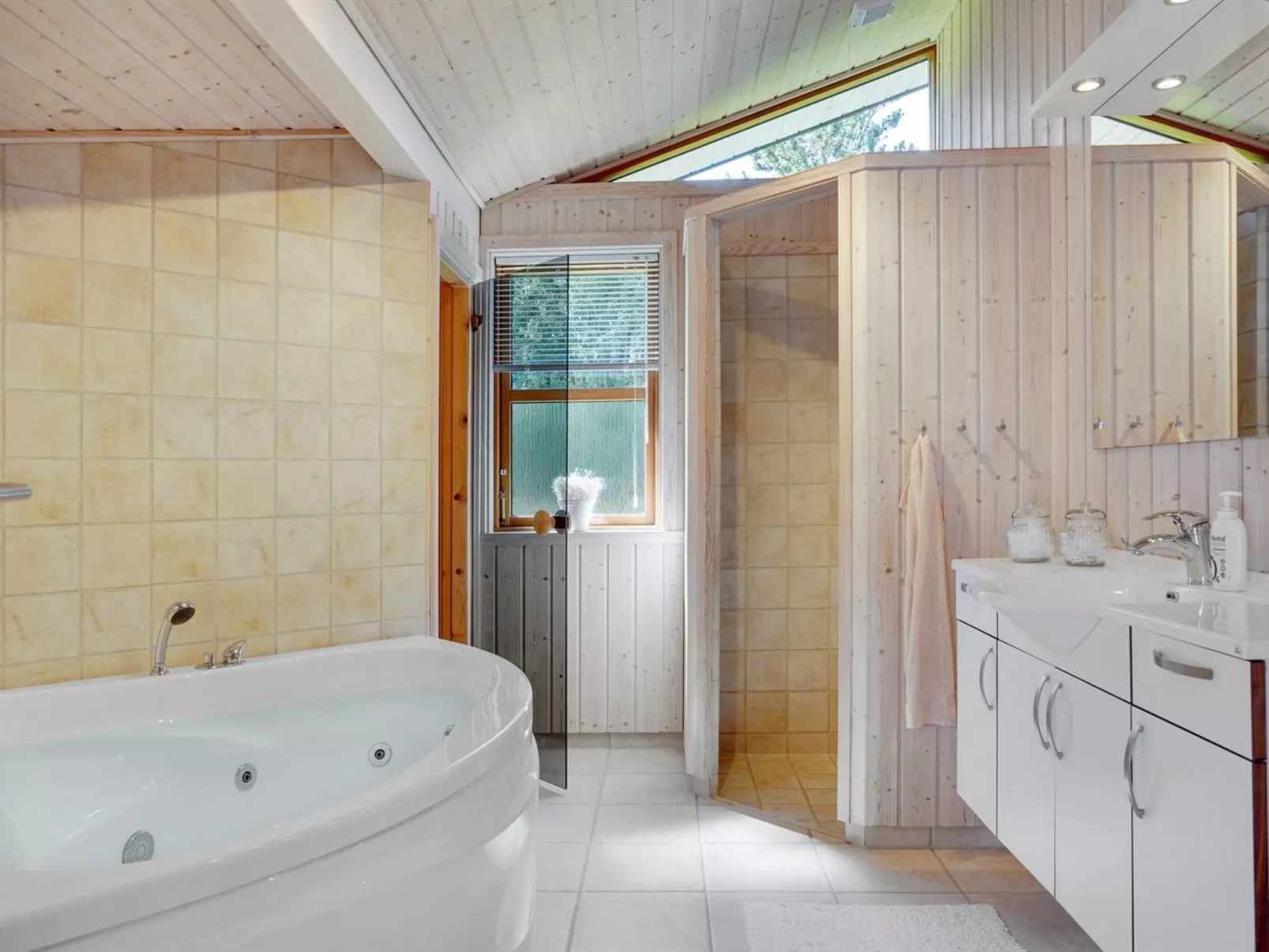 "Jelin" - 2.5km from the sea-Inside