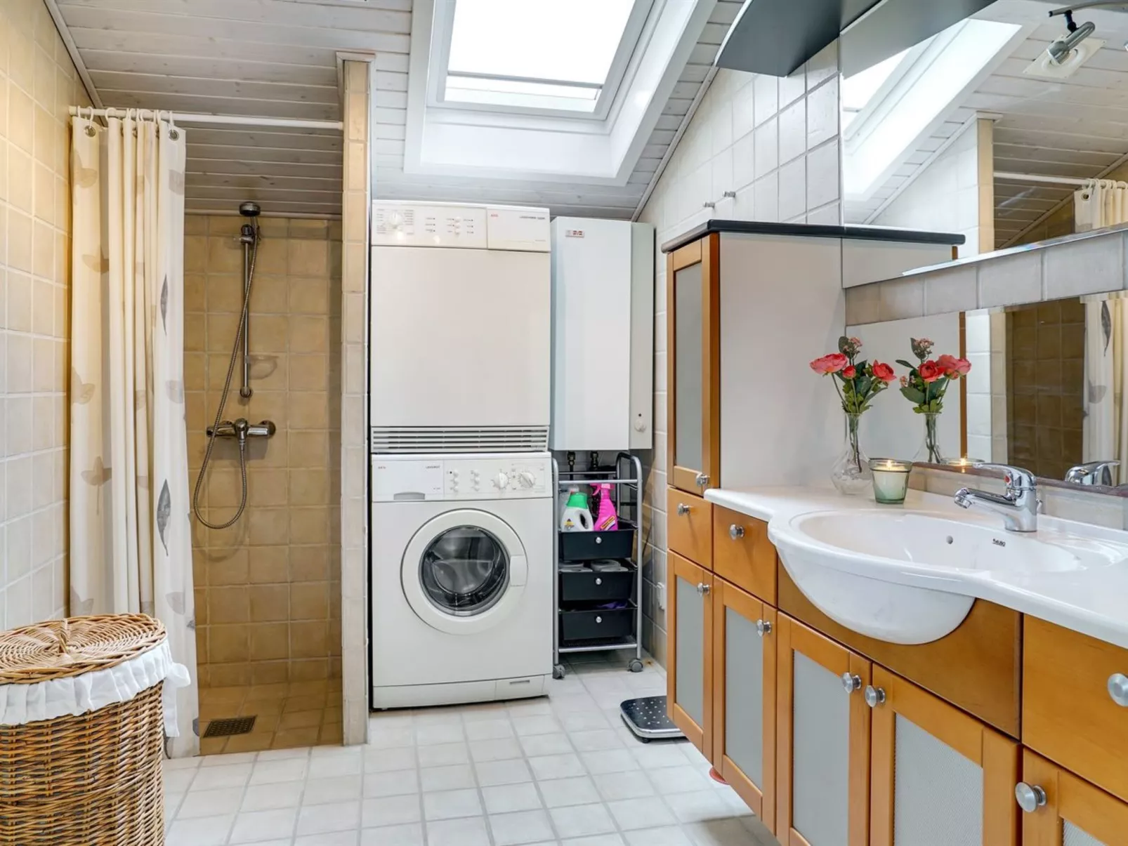 "Erwith" - 50m from the sea-Inside