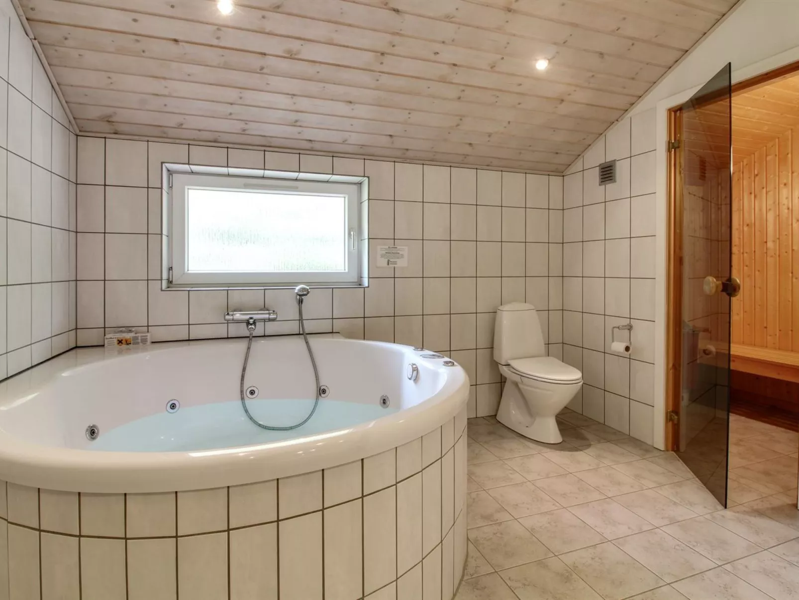 "Taisto" - 1.8km from the sea-Inside