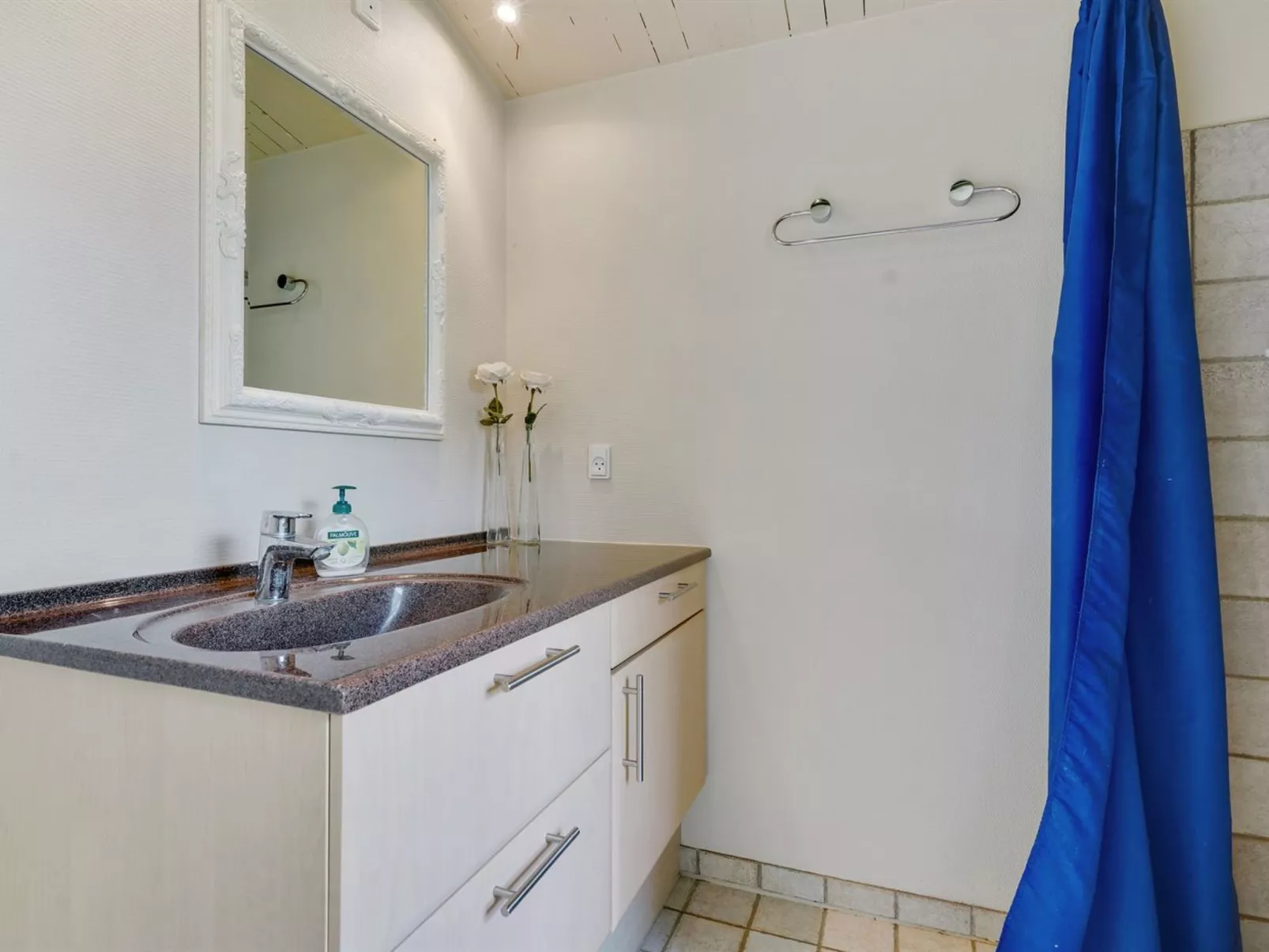 "Gull" - 150m from the sea-Inside