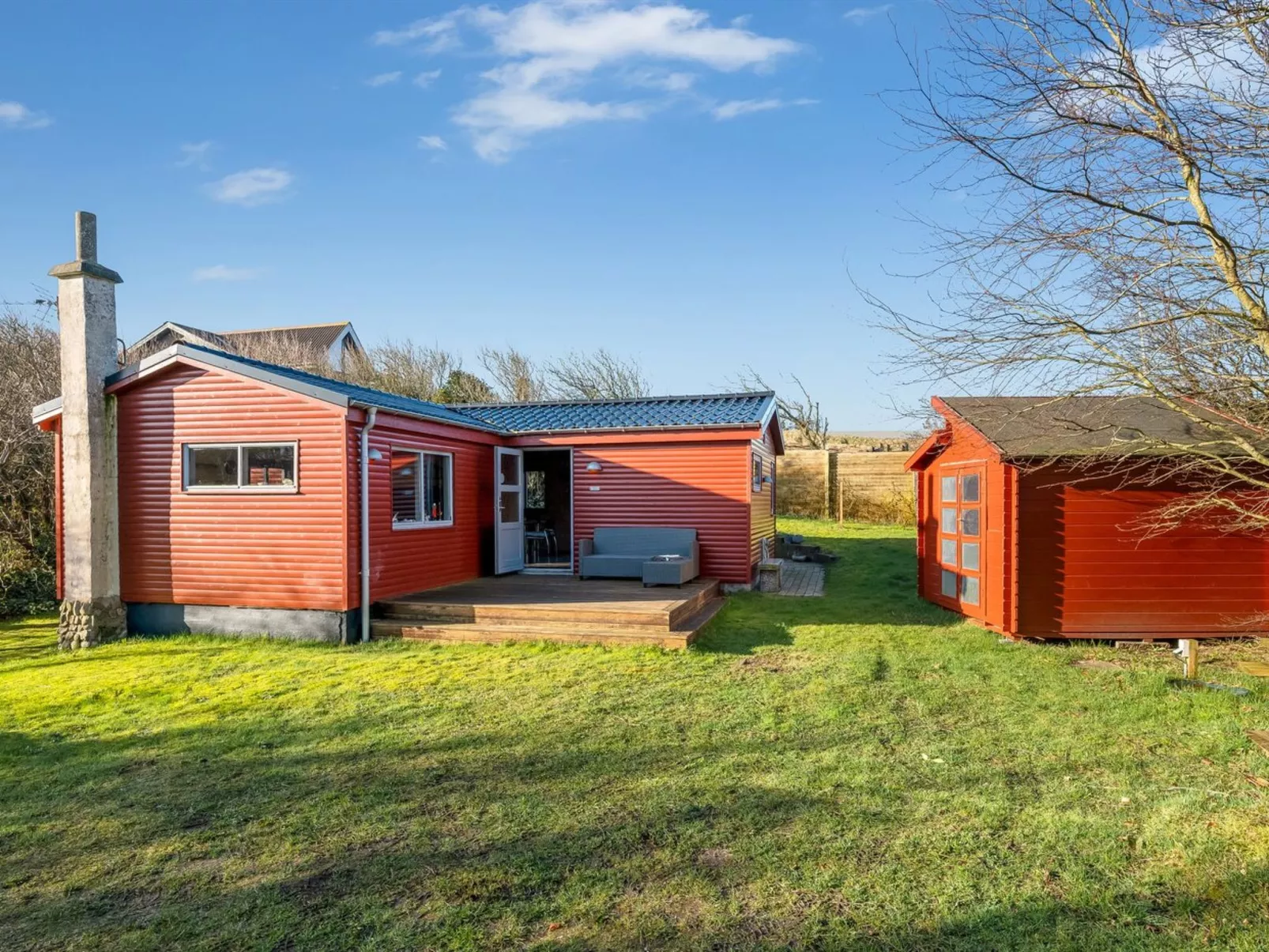 "Alpi" - 250m to the fjord-Outside