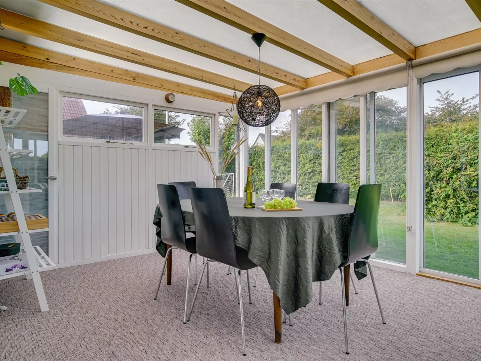 "Hattie" - 100m from the sea-Drinnen