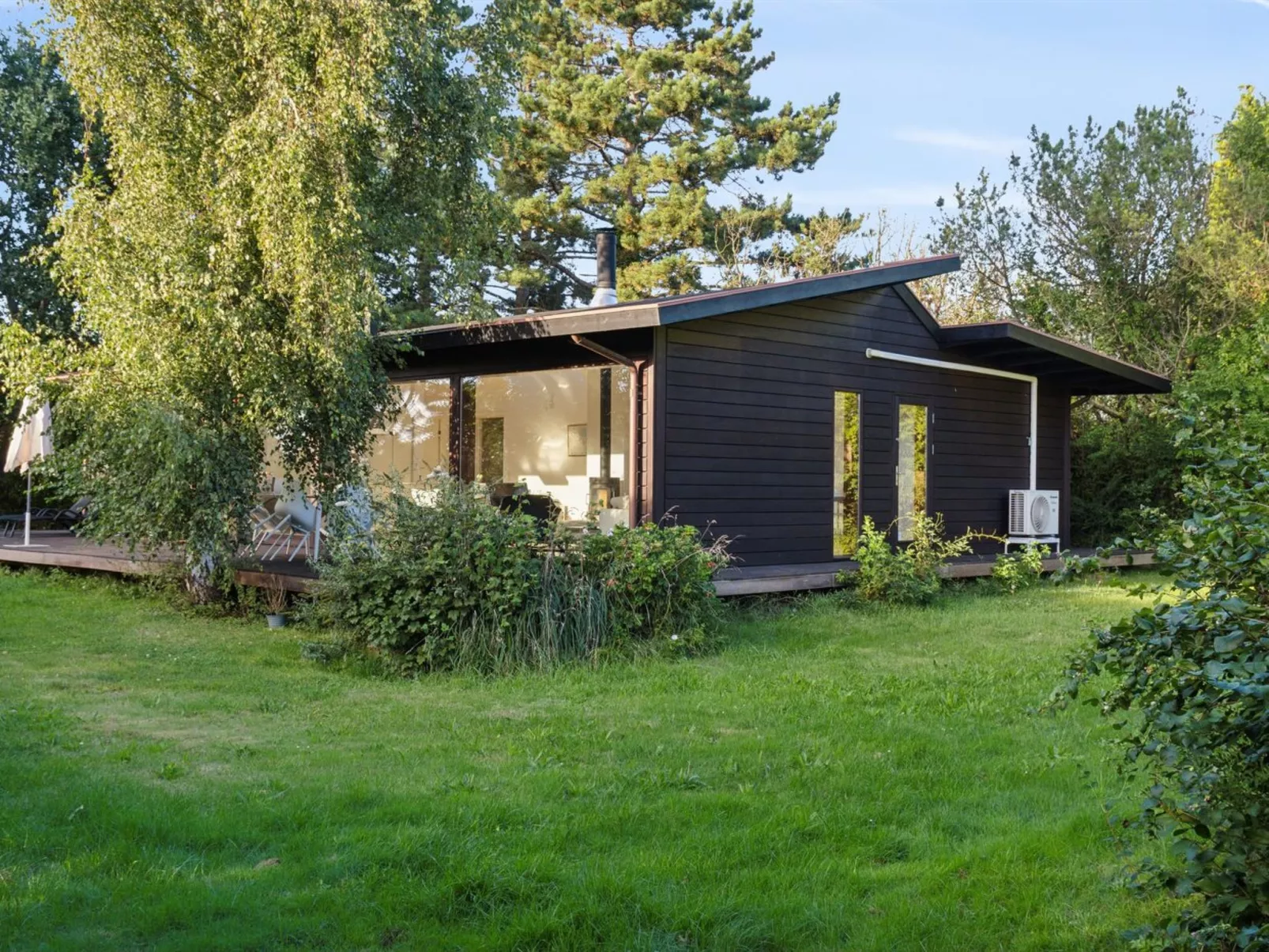 "Erikka" - 300m to the fjord-Outside