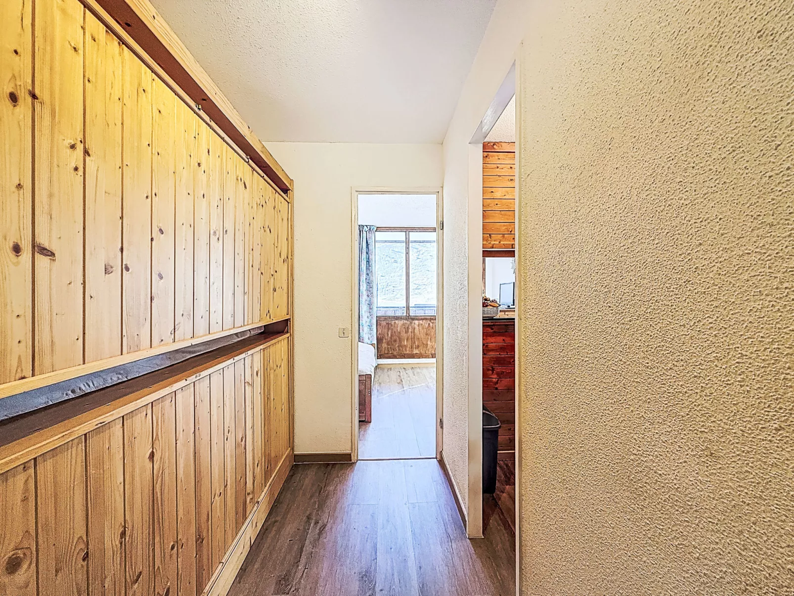 Rond Point des Pistes (Val Claret)-Inside